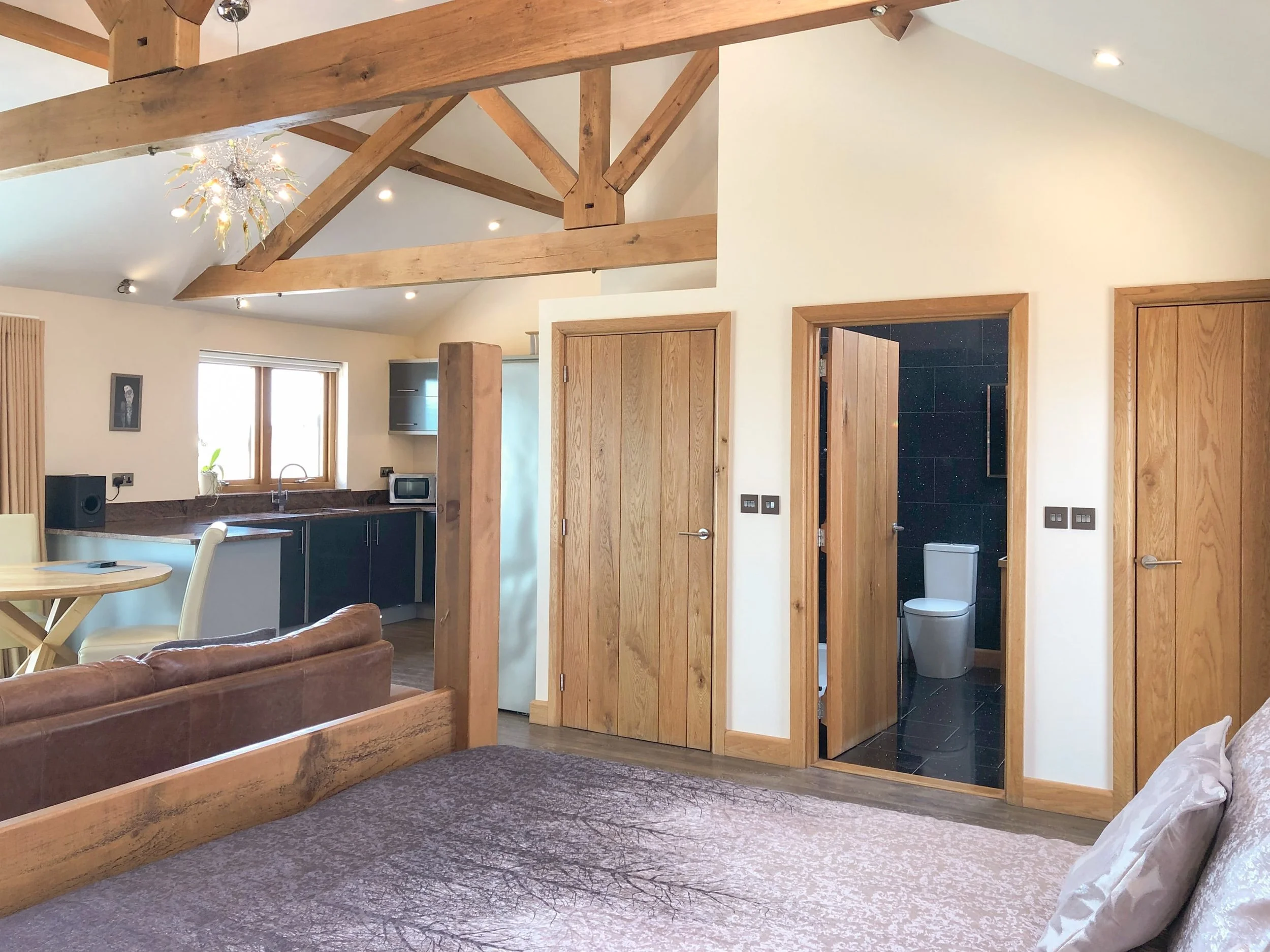 Four-poster super-king size bed in Milky Way