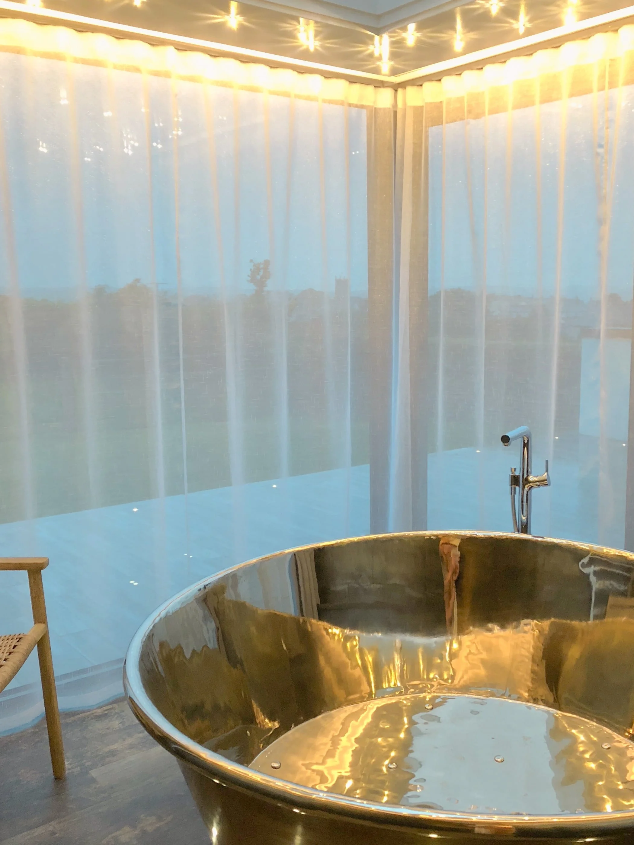 Copper air-spa bath tub for two