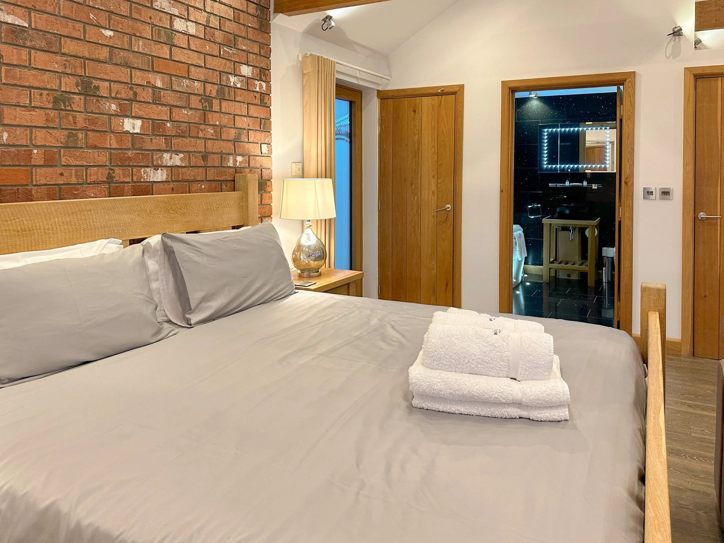 Super-king size bed with Ripsaw marks