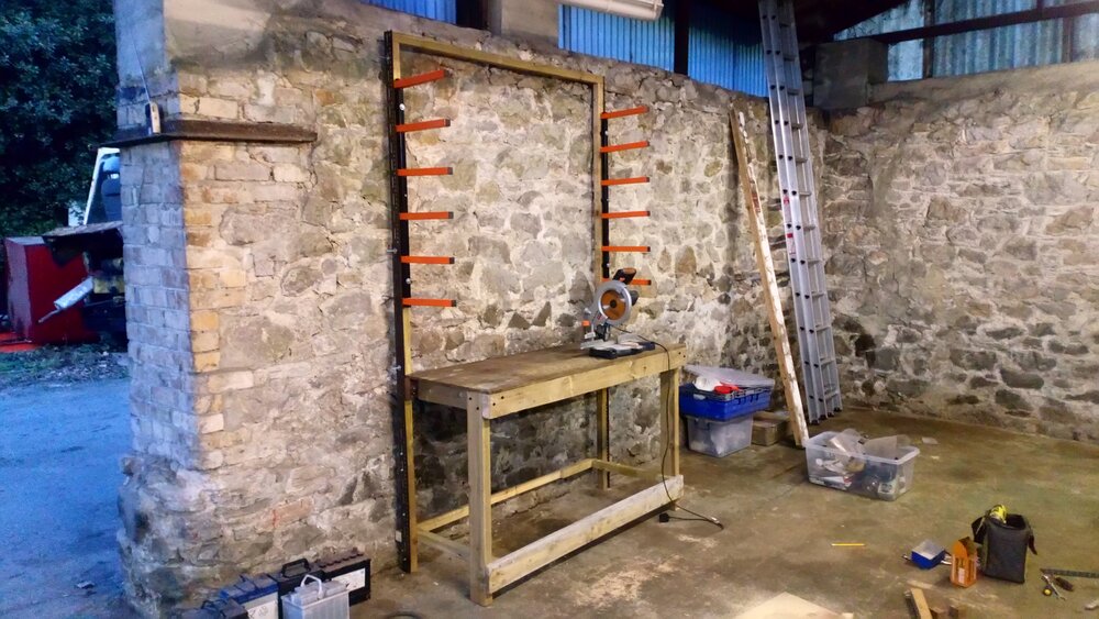 A free standing cutting bench