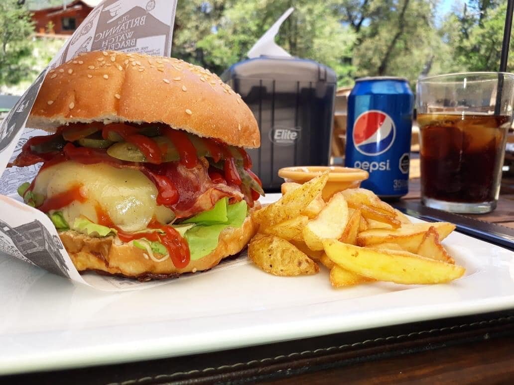 Nuestra terraza esta funcionando todos los d&iacute;as tenemos desde platos fuertes, para compartir, pizzas, empanadas, cervezas locales y hamburguesas como esta Burger Andino que ves en la foto

#vallelastrancas
#termasdechillan