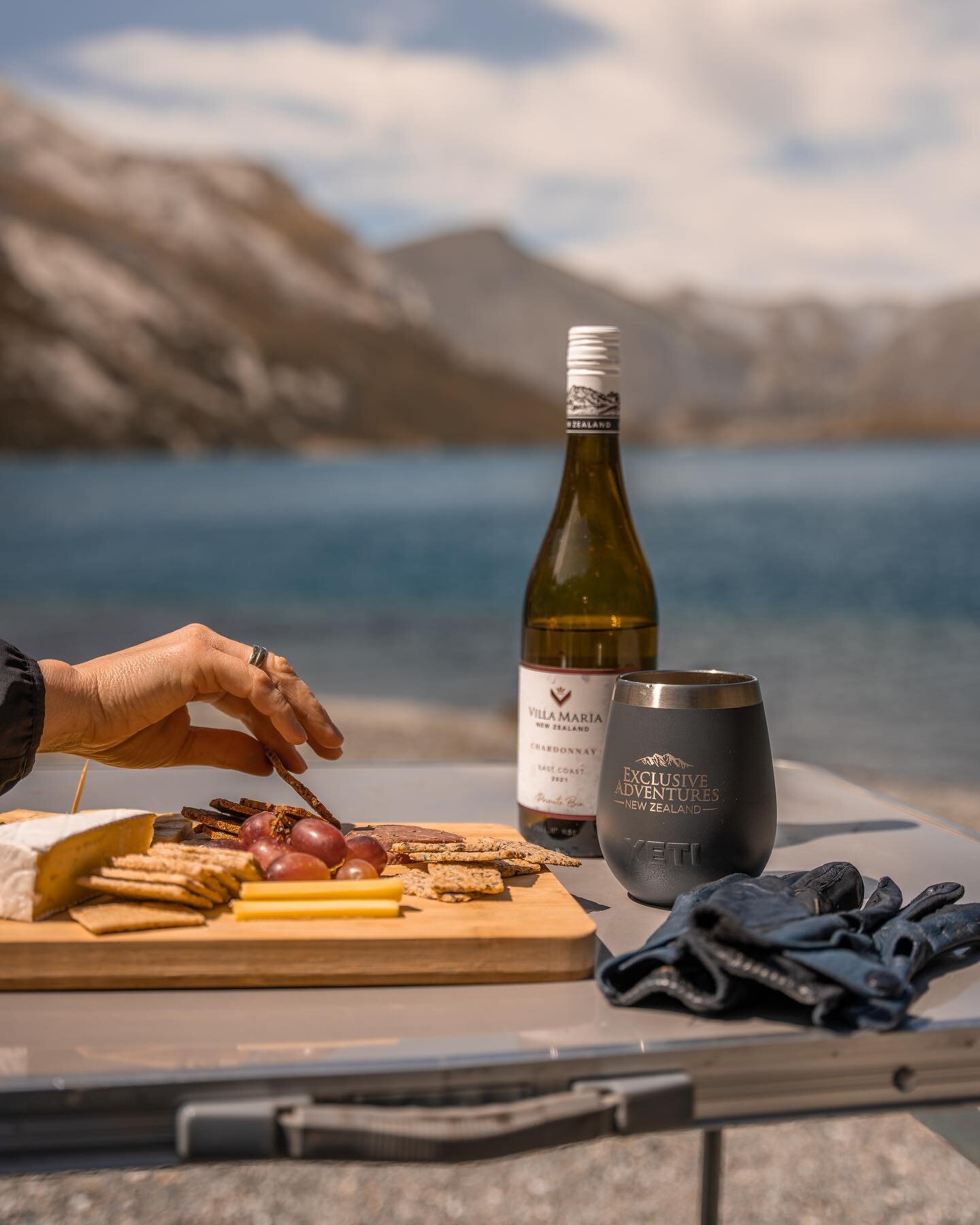 A day well spent in Fiordland 🦞🍷🚁

Photos by @joe.fluerty 

#exclusiveadventuresnz #newzealand #newzealandvacations #milfordsound #lobster #fiordland #experiencenewzealand #adventure #adventurehunt