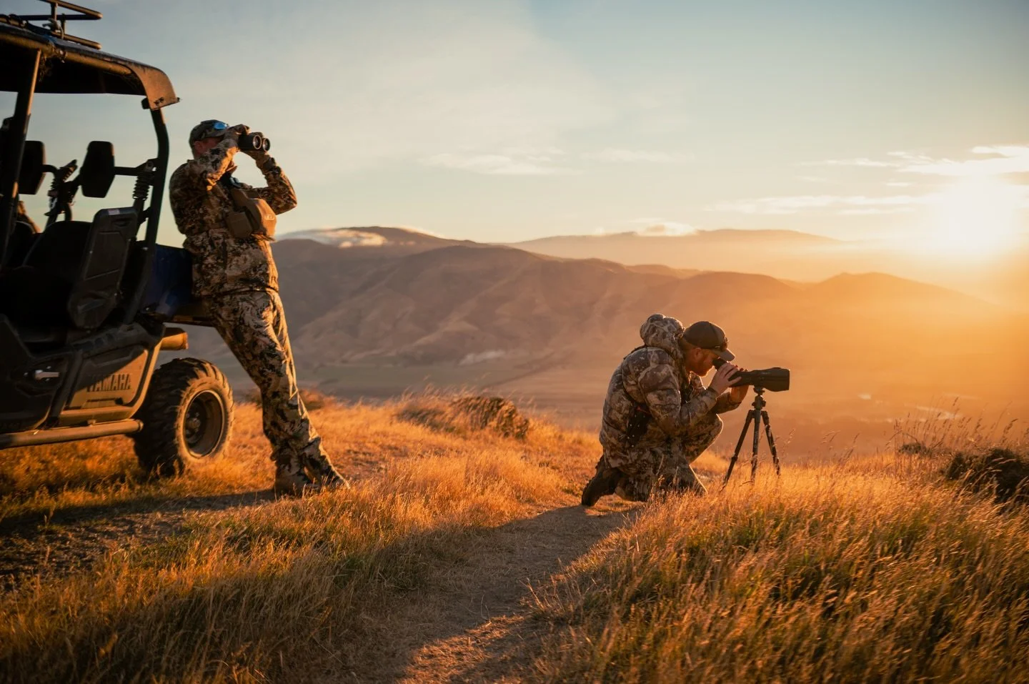 Golden mornings, doing what we love most&hellip; you can&rsquo;t beat hunting in a landscape like this! If you&rsquo;ve been dreaming of hunting red stags in New Zealand get in touch now&hellip; we&rsquo;re currently booking for 2026/27/28 with limit