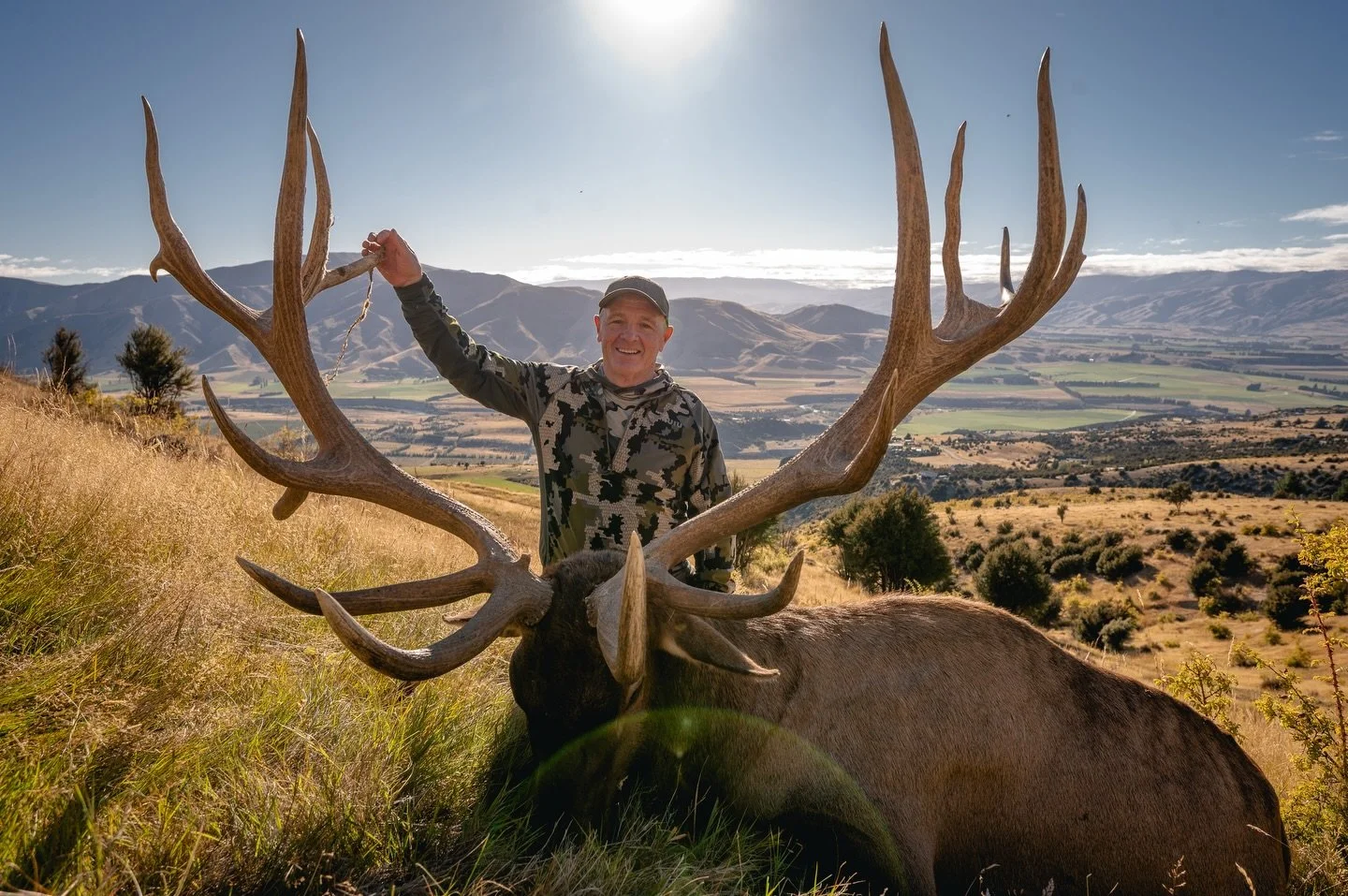 This elk was unbelievably WIDE! 😍

Hunt elk alongside giant red stags in New Zealand and experience unmatched quality hunting when you book with us. Get in touch now to plan your dream hunt. 

#exclusiveadventuresnz #newzealand #elkhunting #elkseaso