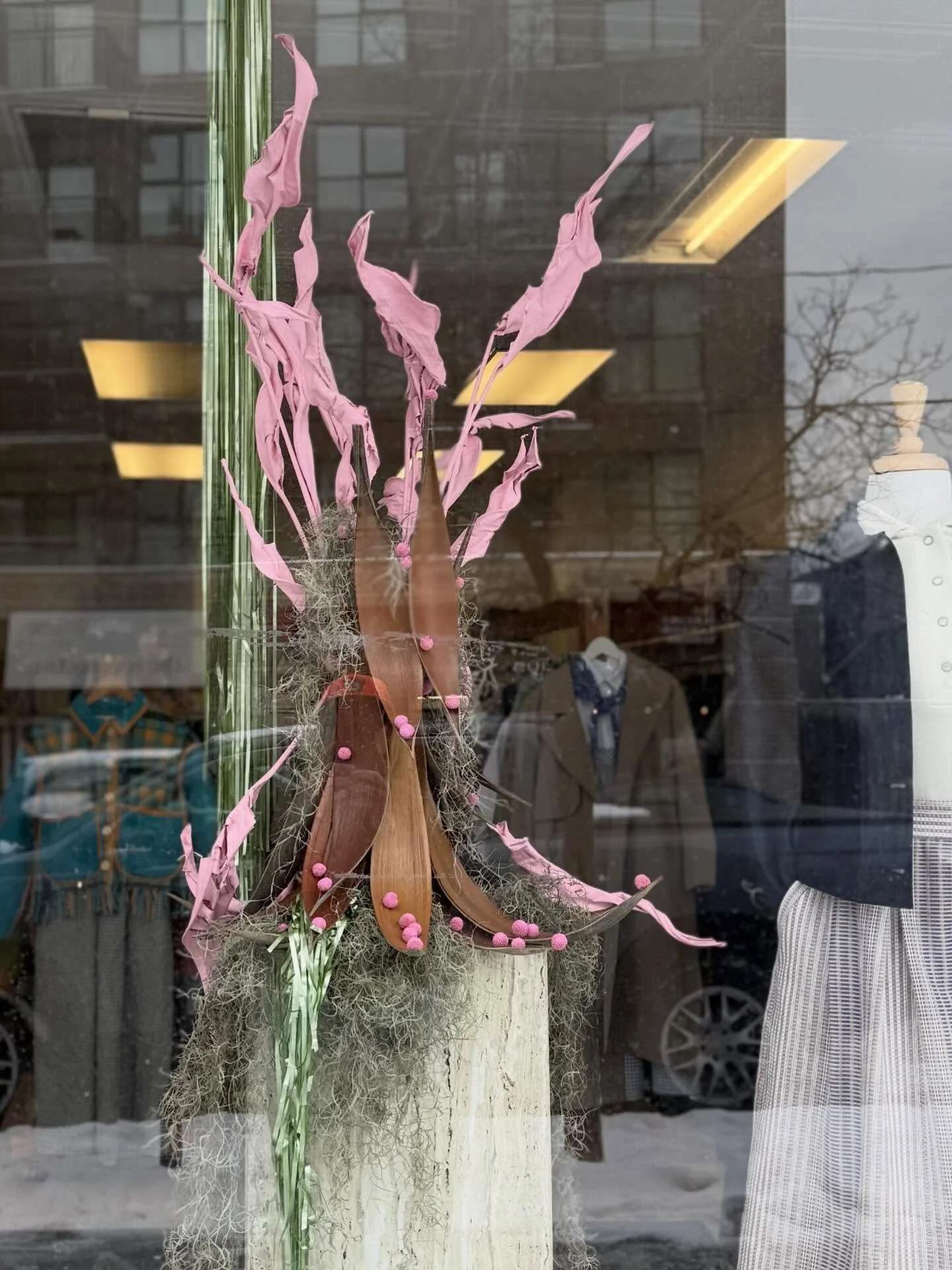 Cute whimsical spring window install @victoirelovesya 🤍