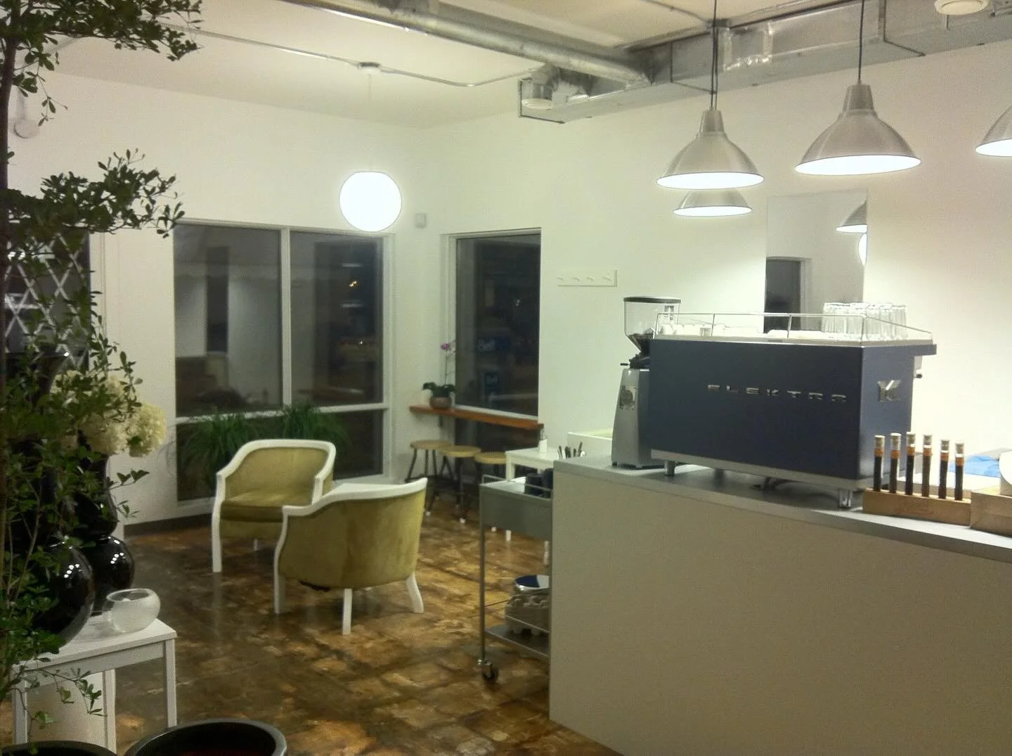 This is 15 years ago. 15 years of Blumenstudio, can you believe it? I can&rsquo;t. 
Though I am not anymore at 465 Parkdale Avenue, now Heartbreakes Pizza, Blumenstudio is still as real and OG as it was back then. 
Thank you Ottawa for having me and 