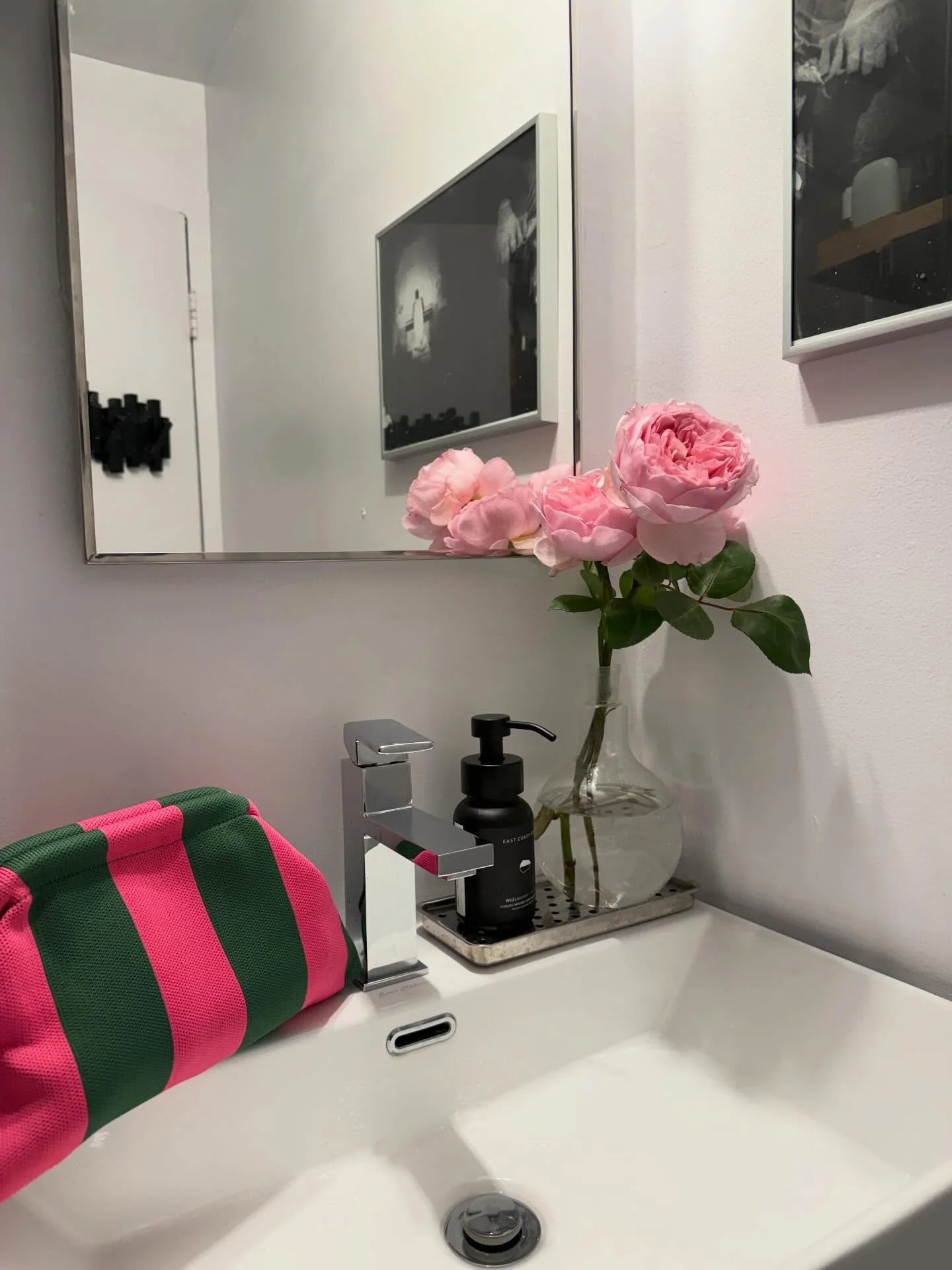 When your fav ottawa grower gifts you the first harvest of farm grown roses. Thank you Katrina, thank you @gandengardens 
I swear these babies were so tiny on Friday and now they are peony size. Nature always amazes me. X