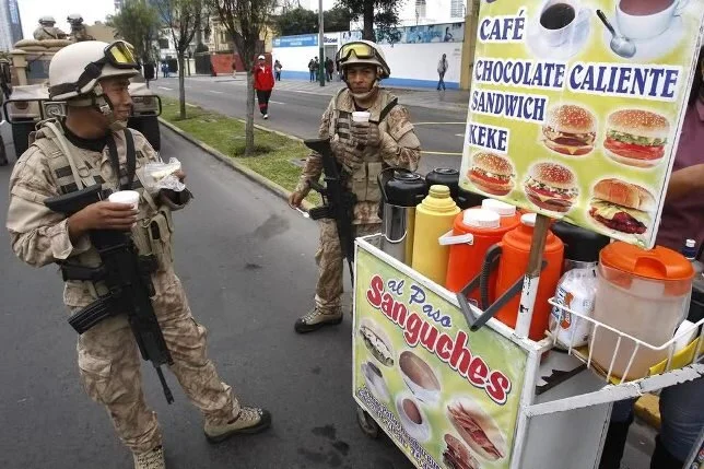 After kicking the shit out of Kalashnikov-toting Marxist terrorist assholes, Peruvian SF operators rock it like gangstas with with hot chocolates and keke sandwiches.