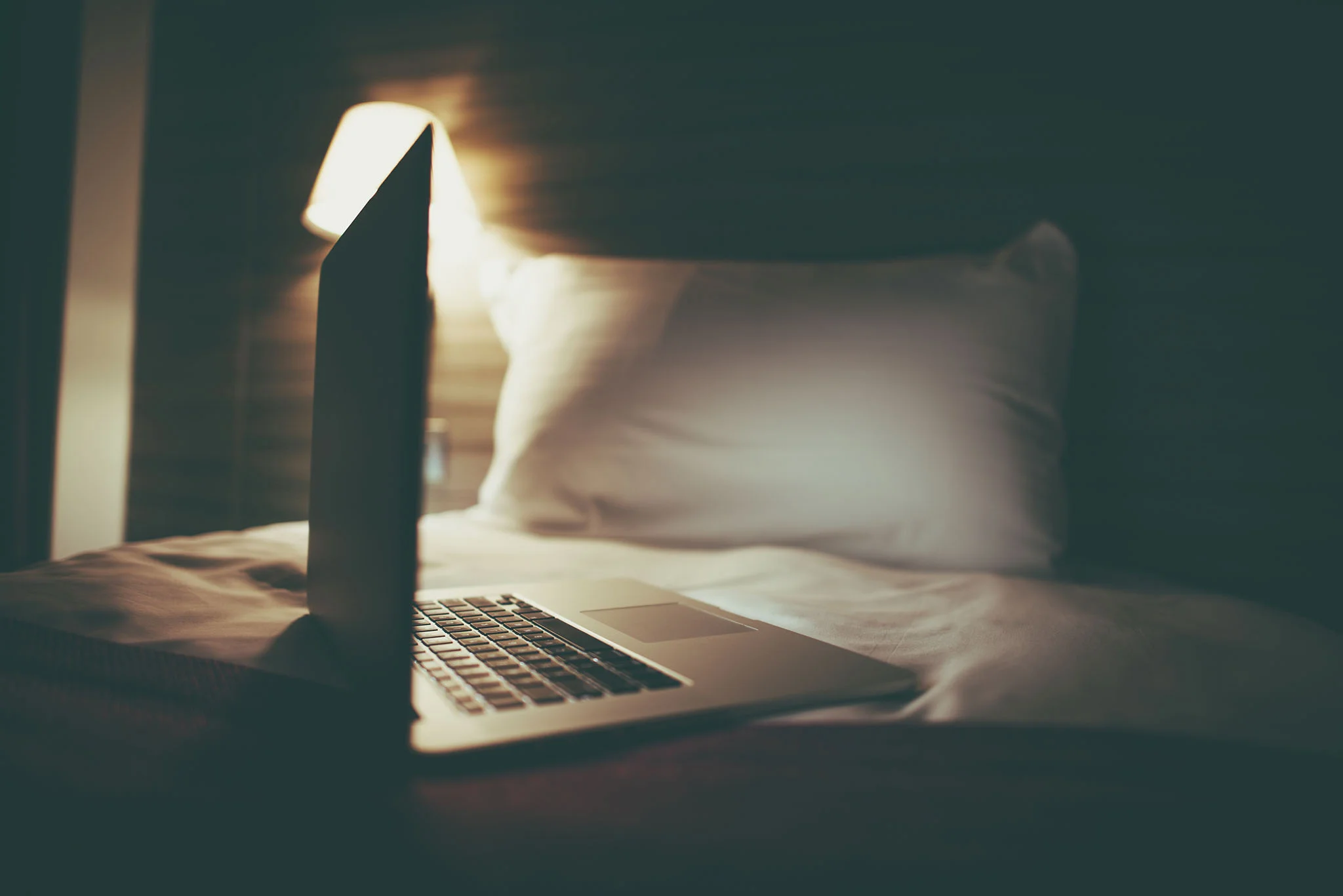 internet-addiction-workaholism-PPFNEME.jpg