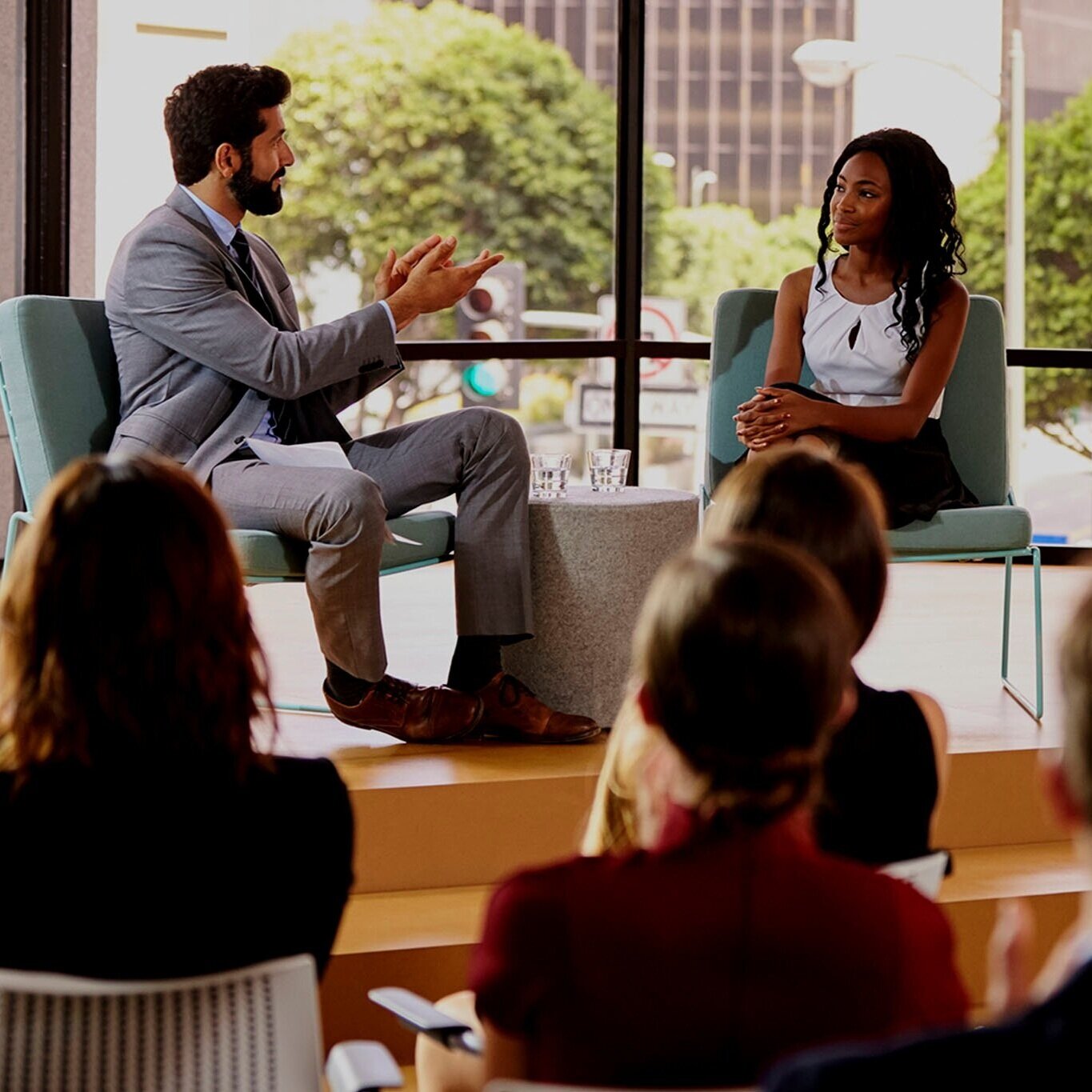 man-and-woman-talk-in-front-of-audience-at-PKXD2WG.jpg