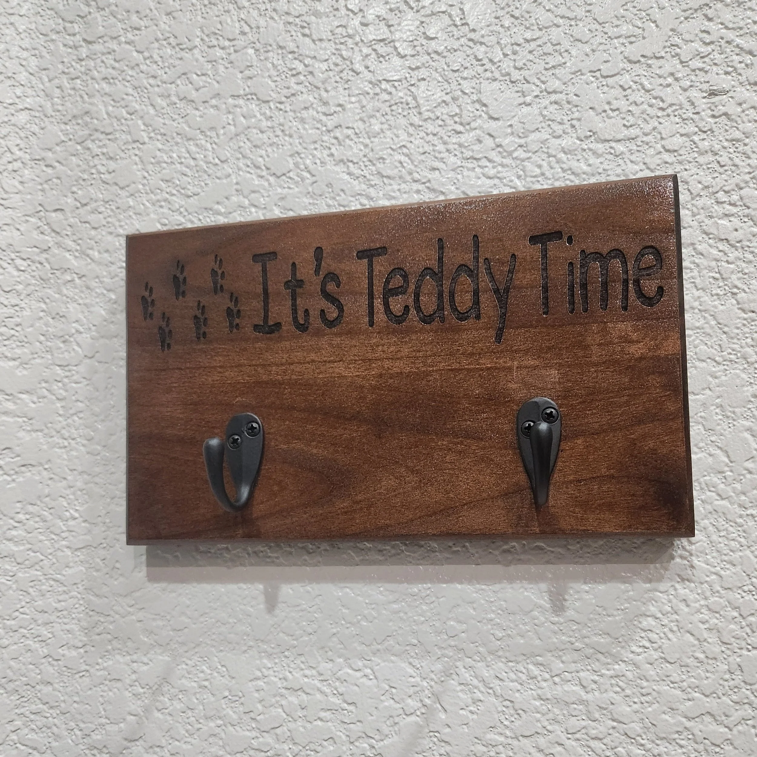 Custom leash rack for Teddy