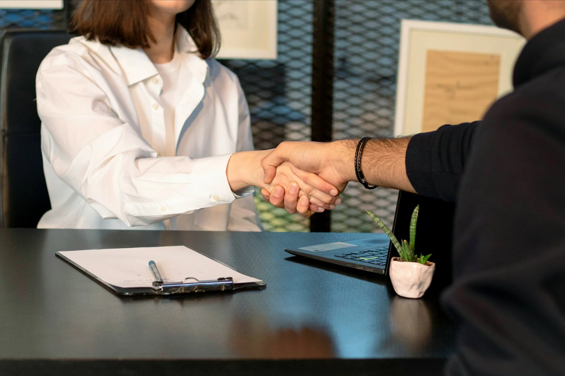 Practice owners: 5 warning signs your Agreement with doctors needs updating