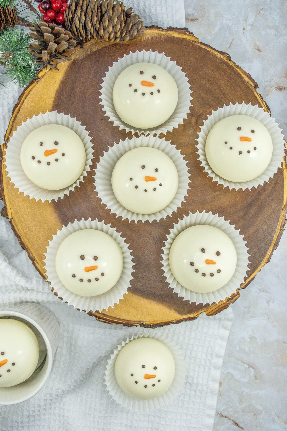 Melting Snowman Hot Chocolate Bombs Easy Winter Recipe — xoxoerinsmith.com