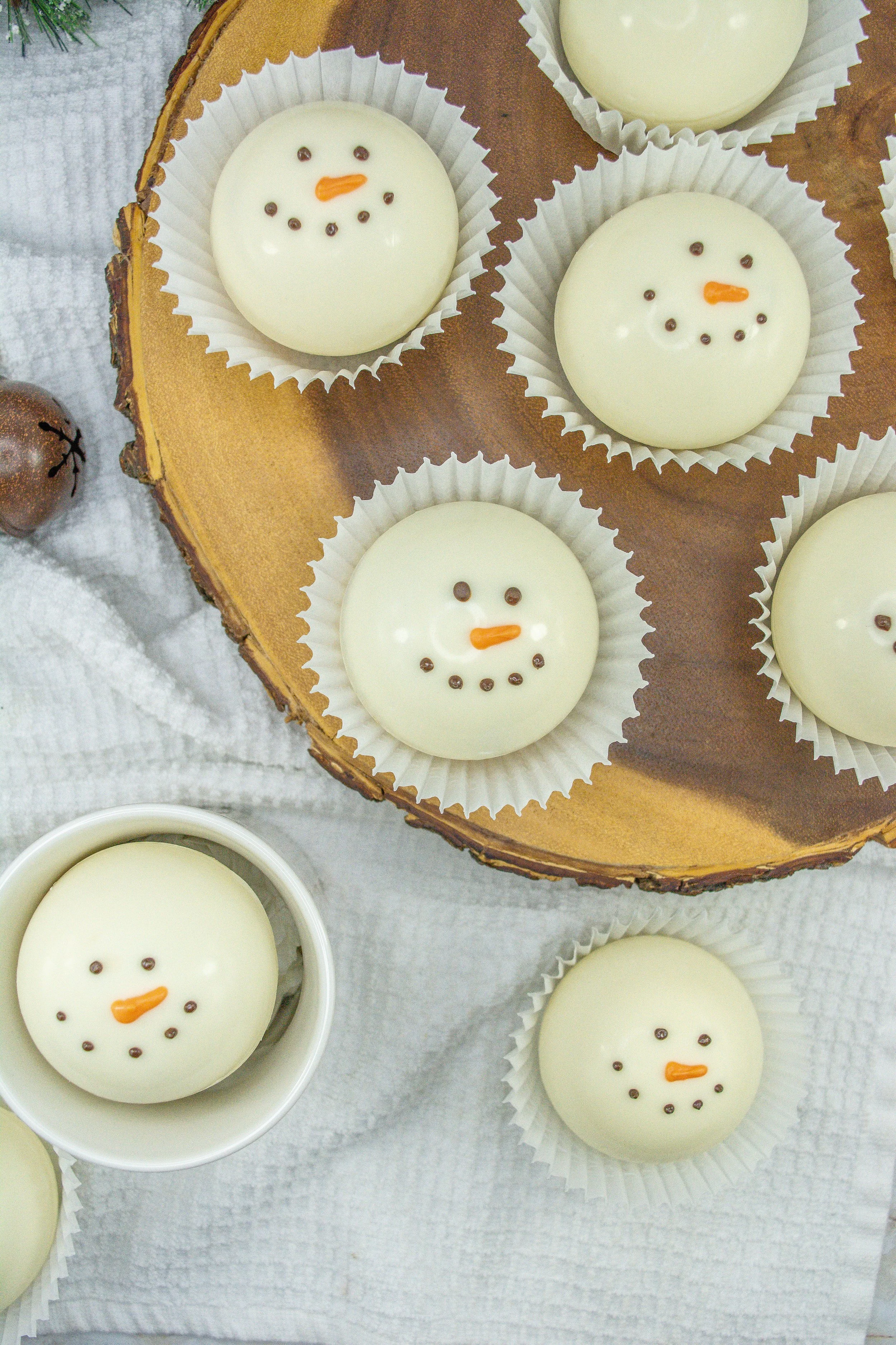 Melting Snowman Hot Chocolate Bombs Easy Winter Recipe — xoxoerinsmith.com