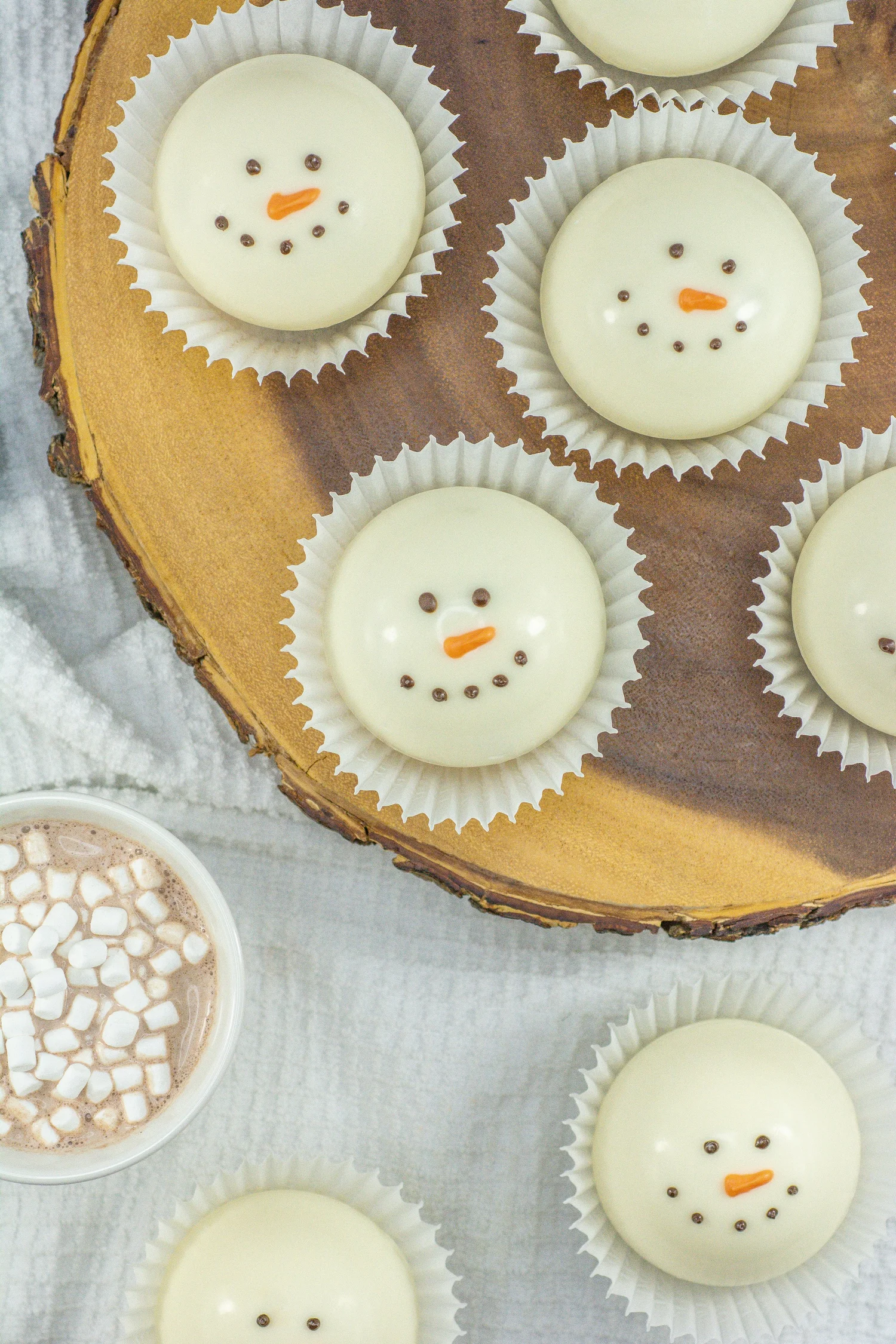 Melting Snowman Hot Chocolate Bombs Easy Winter Recipe — xoxoerinsmith.com