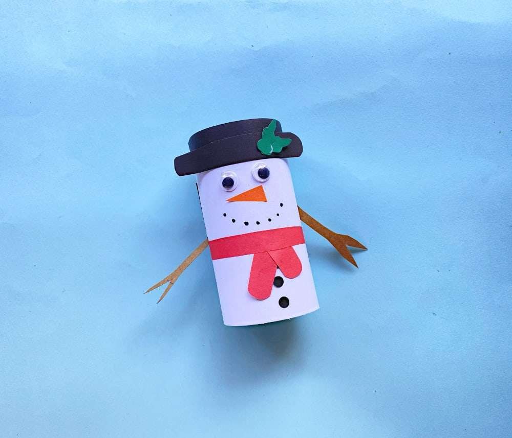 10 Adorable (and Easy!) Snowman Crafts For Kids - Third Stop on