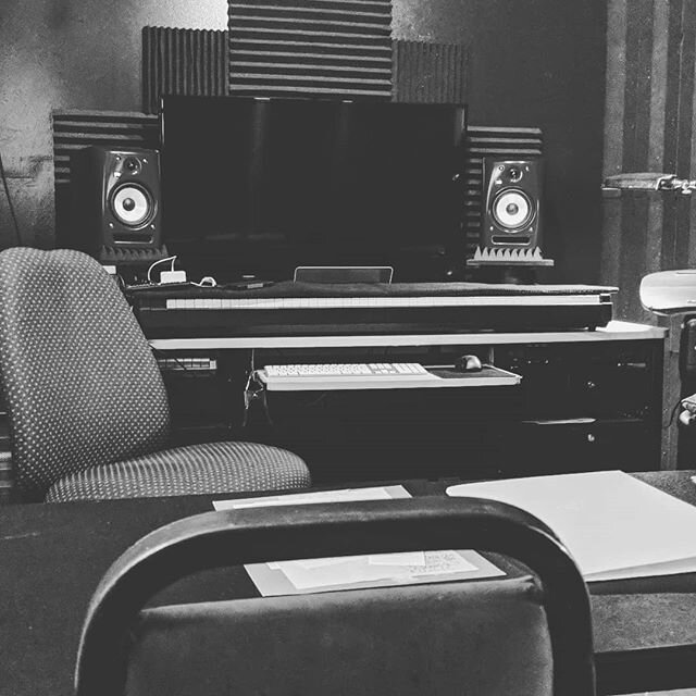 Quiet afternoon in the studio. Had a nice meeting earlier, now working on some #squarespace development. Can't wait to share the site when it's done!