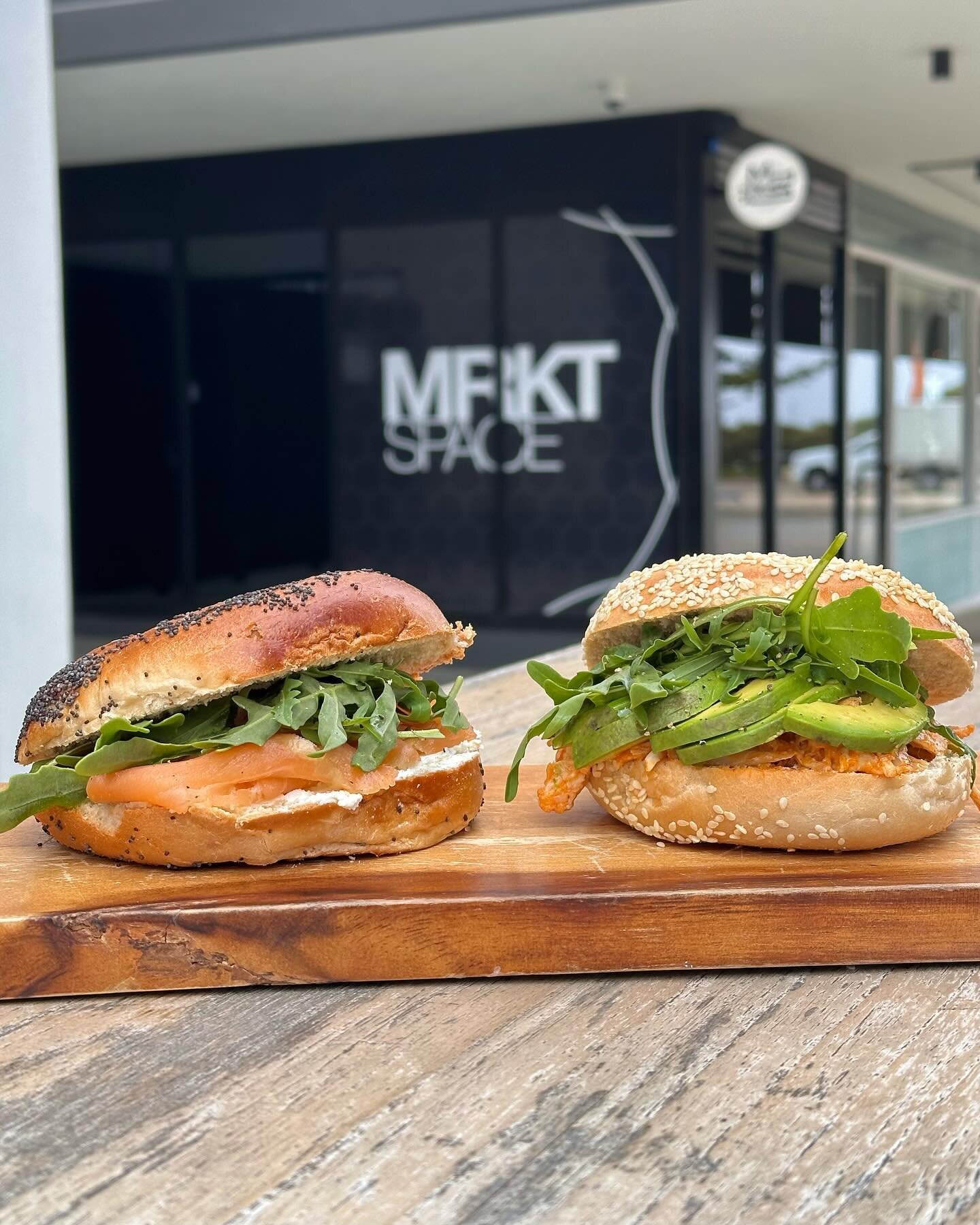 fresh bagels!! 🥯 choose your pick! roasted chicken and avocado or salmon and ricotta? 😋

#bagel #bagels #fresh #freshlymade #cafe