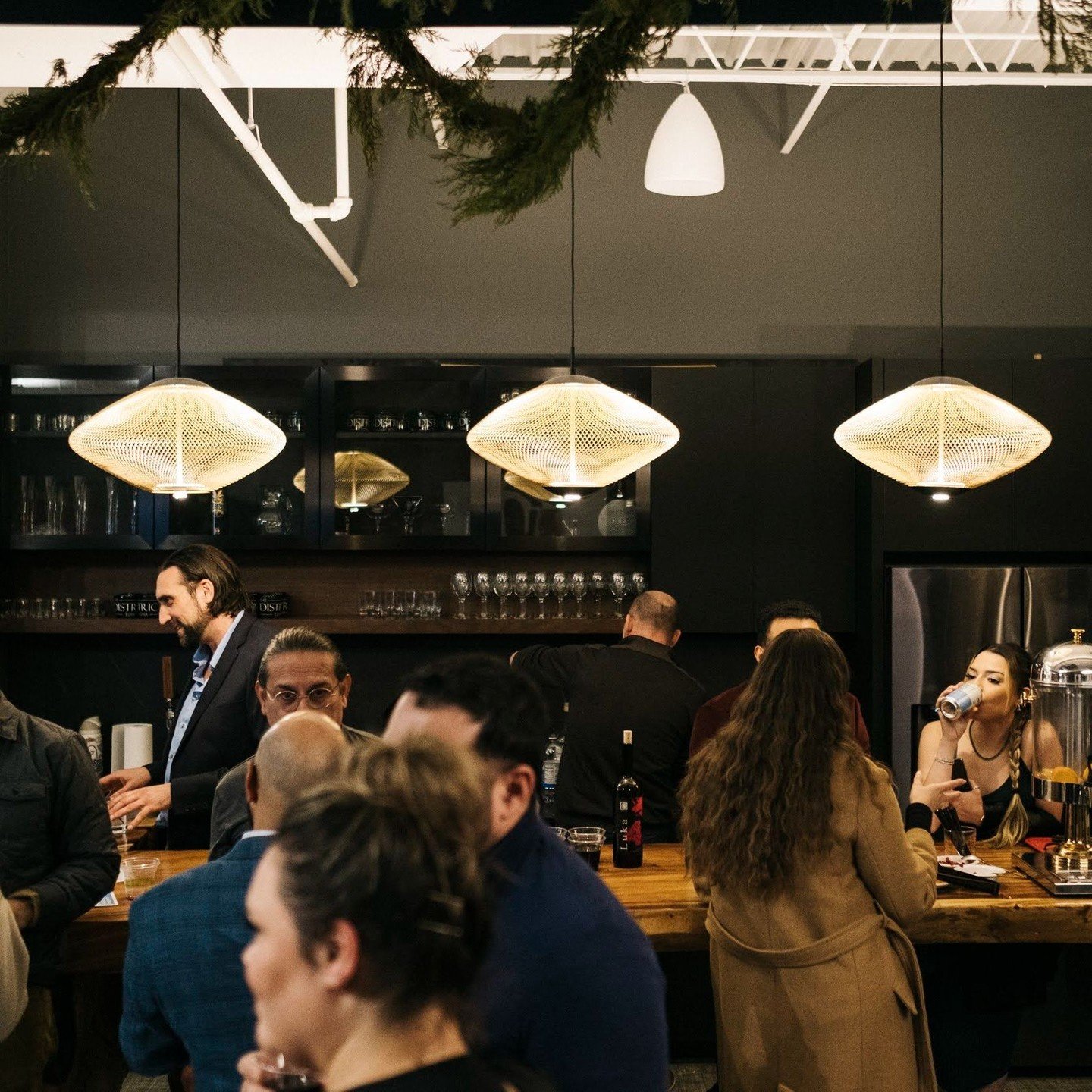 Celebrate in a space that inspires creativity and connection.

Photo: @ryanastadlerphotography
Venue: @9milegallery