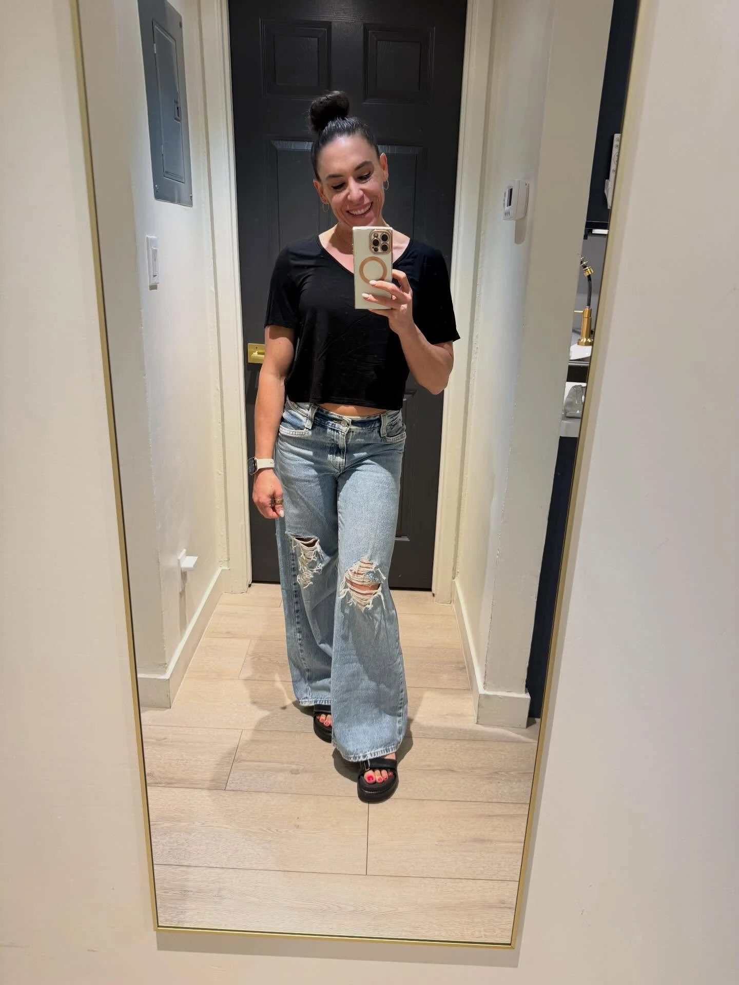 West Coast Tour Stop 1 🌵

Phoenix has become my 2nd home. 

The atmosphere at @theprophysiques is unmatched. Thank you to everyone for all the love and laughs. 

Being able to grab coffee and dinner with college friends makes my heart so happy. 🐻 ⬇