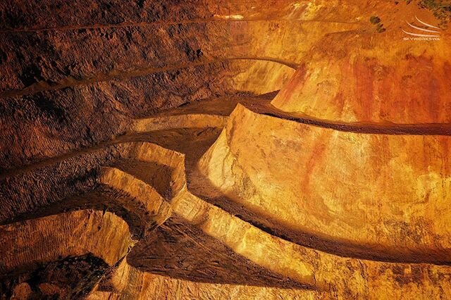 The amazing colours of our Aussie dirt!  This is the disused Koolanooka Mine at Morawa - rich in colour, contours and textures and with a great lookout spot too 👀
Did you know that in Mauritius there is a tourist attraction known as the Seven Colour