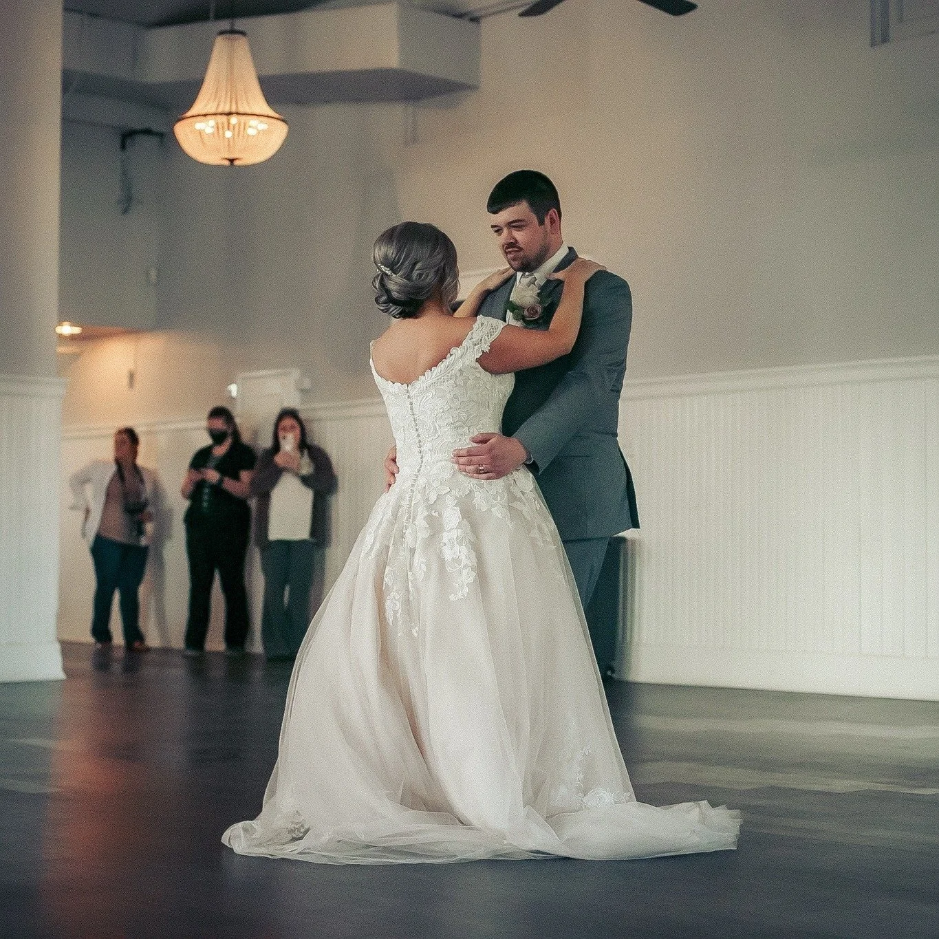 🙌🏻 From intimate ceremonies to epic dance parties &ndash; The Postmark has a space for every moment of your day. 🥂

Our open, industrial interior paired with vintage touches makes for a stunning backdrop that&rsquo;s as unique as your love story. 