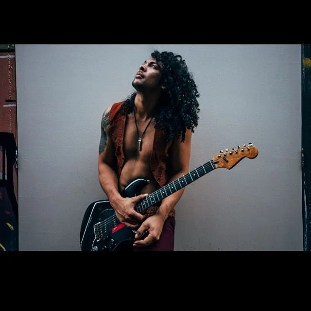 feeling the confidence and belief coming back 😊 Thank you Cristina for your amazing work #guitarist #muso #izak #musicmodels #curlsgetthegirls #pose #thephotocorner  #spanish #izak @izak__music #lovelife #model #multiinstrumentalist @cristina_thepho