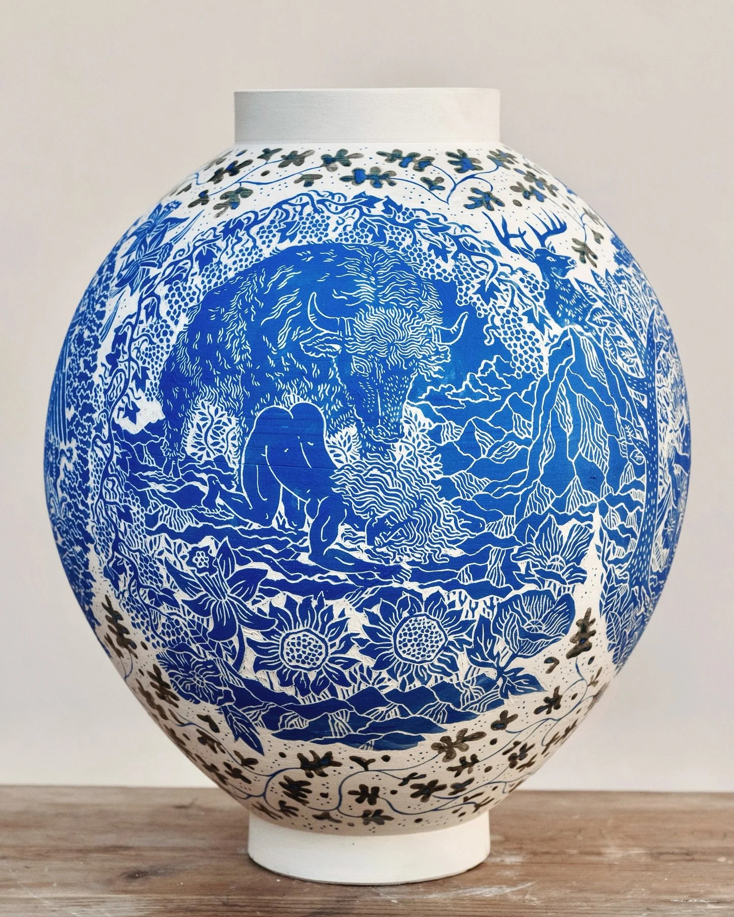 &lsquo;The abduction of Europa&rsquo; 🐂🪽

Disguised as a radiant white bull, Zeus lured the princess Europa onto his back and bore her across the shining sea to Crete, where her union with the god gave birth to a royal lineage.

#wheeltrown by @ana