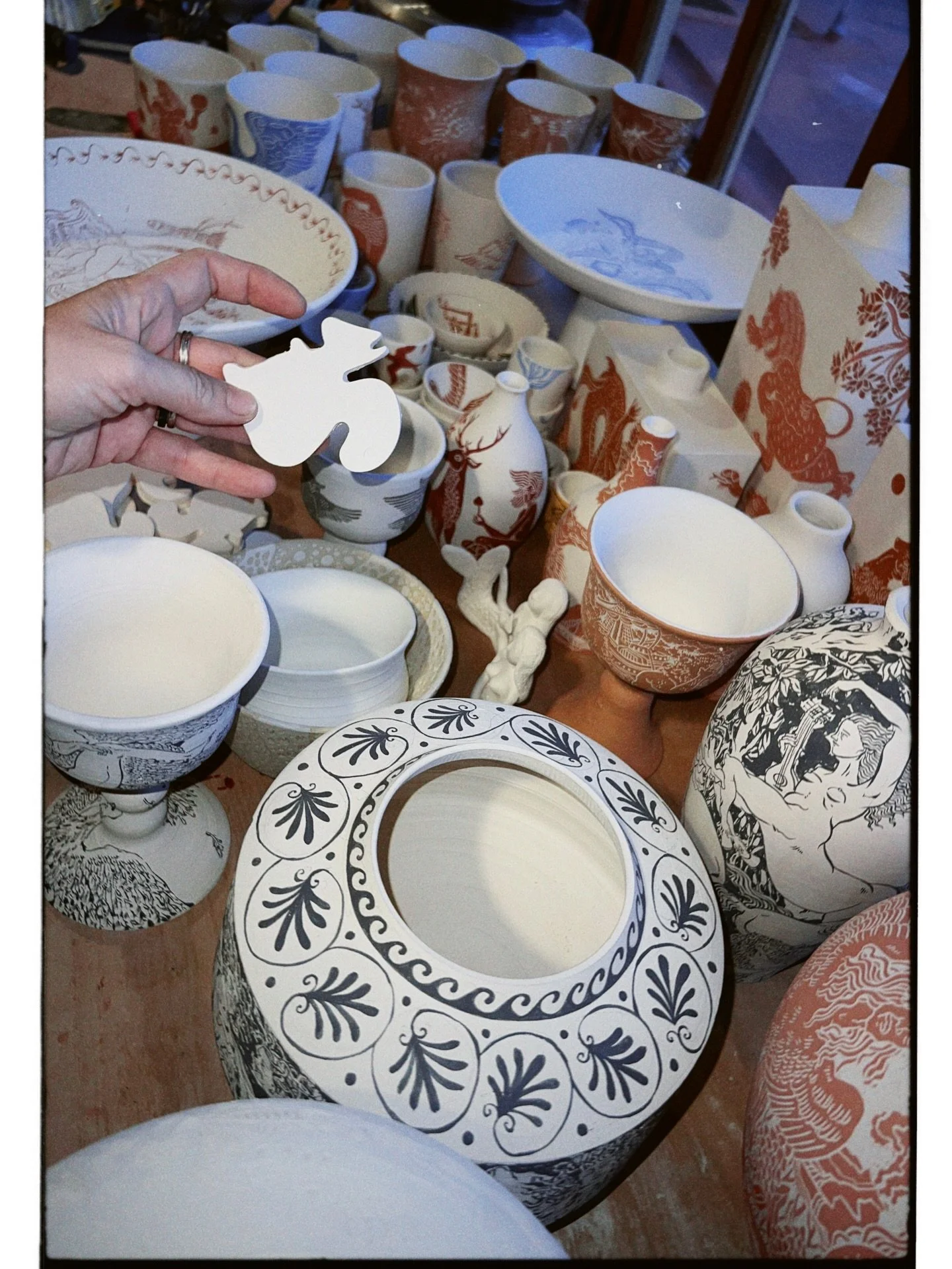 glazing night 👹

#sgraffito #contemporaryceramics