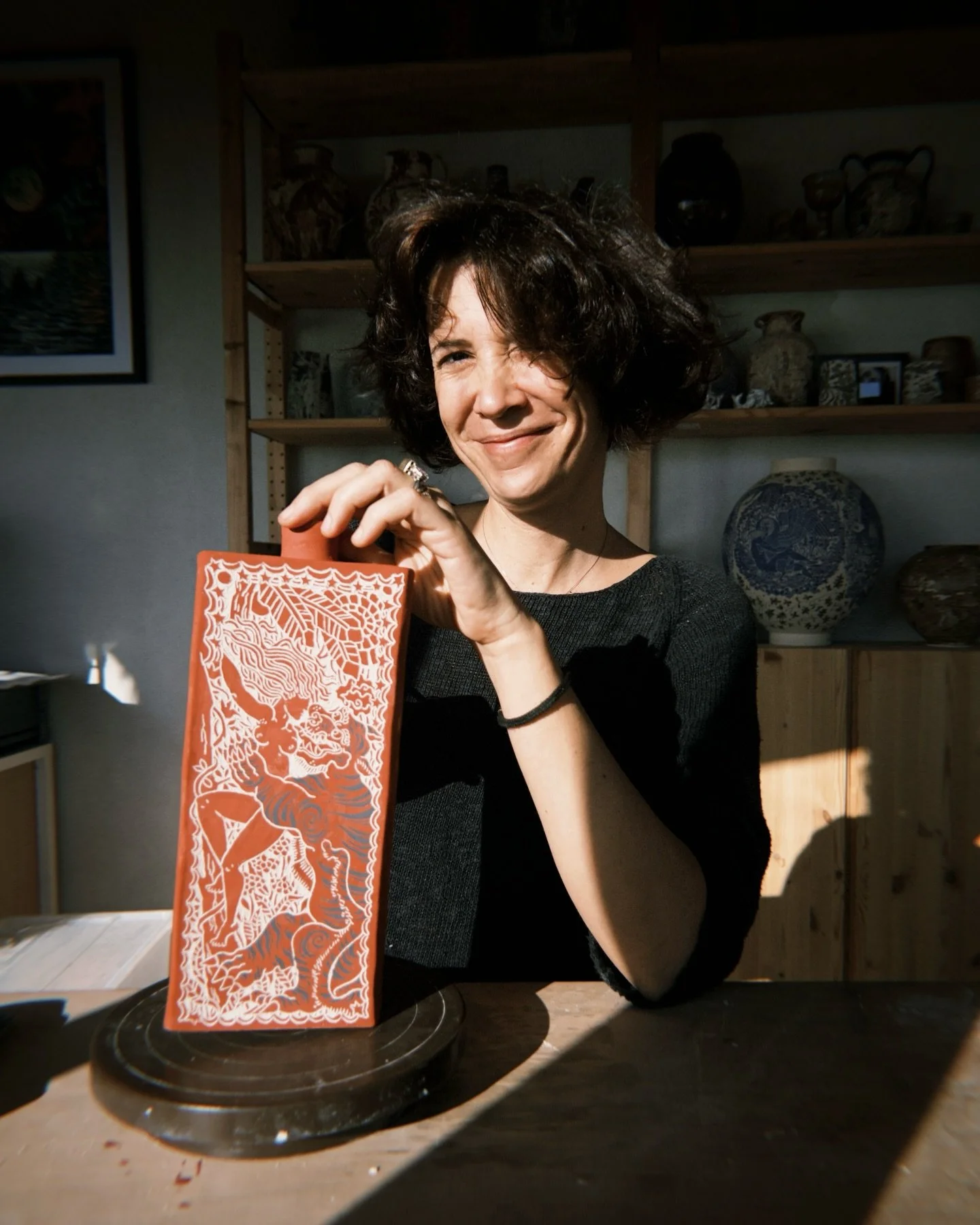 🎄 

#artresidency #contemporarycerami̇cs #pottery #ceramicart #illustratedceramics