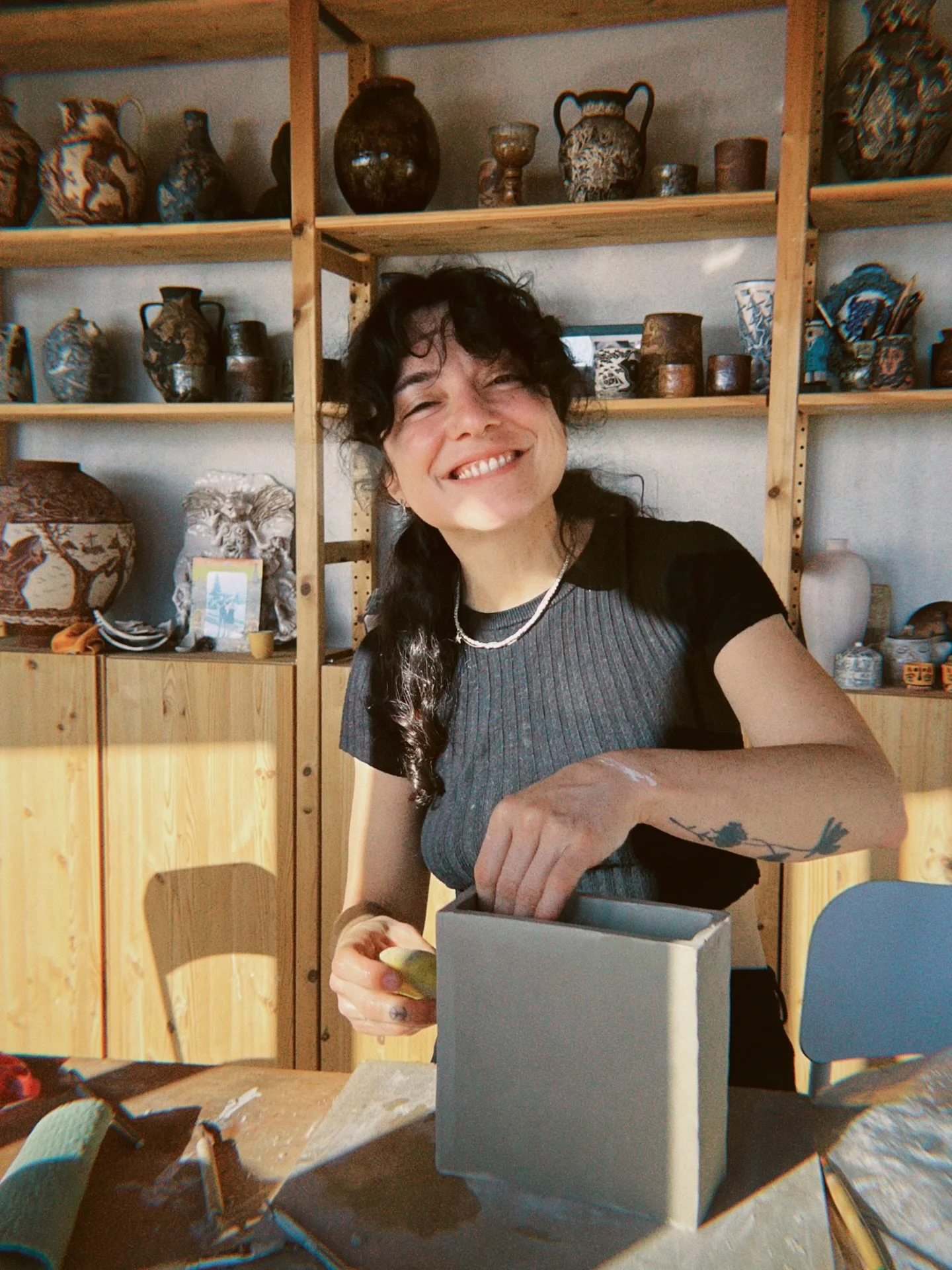 Last day of Margherita&rsquo;s art residency at the studio 🐿️

@tita__ceramica 
#artresidency #contemporarycerami̇cs #pottery #ceramicart #ceramicartist #wheelthrowing #ceramica #ceramics