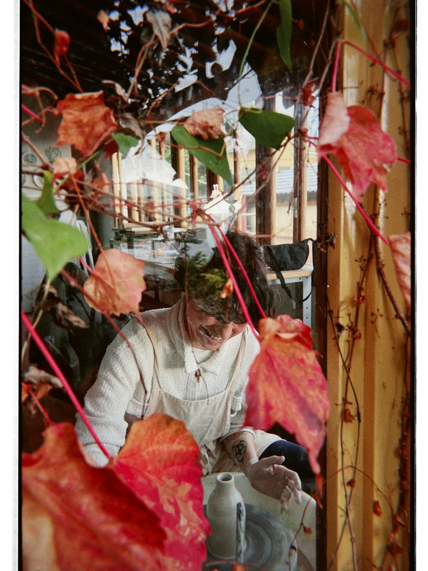 #artresidency 
@tita__ceramica 🍊

#contemporarycerami̇cs #pottery #potterystudio #wheelthrowing #ceramics #ceramica #ceramicstudio #potterywheel #porcelain #sgraffito #sgraffitopottery #sgraffitoceramics