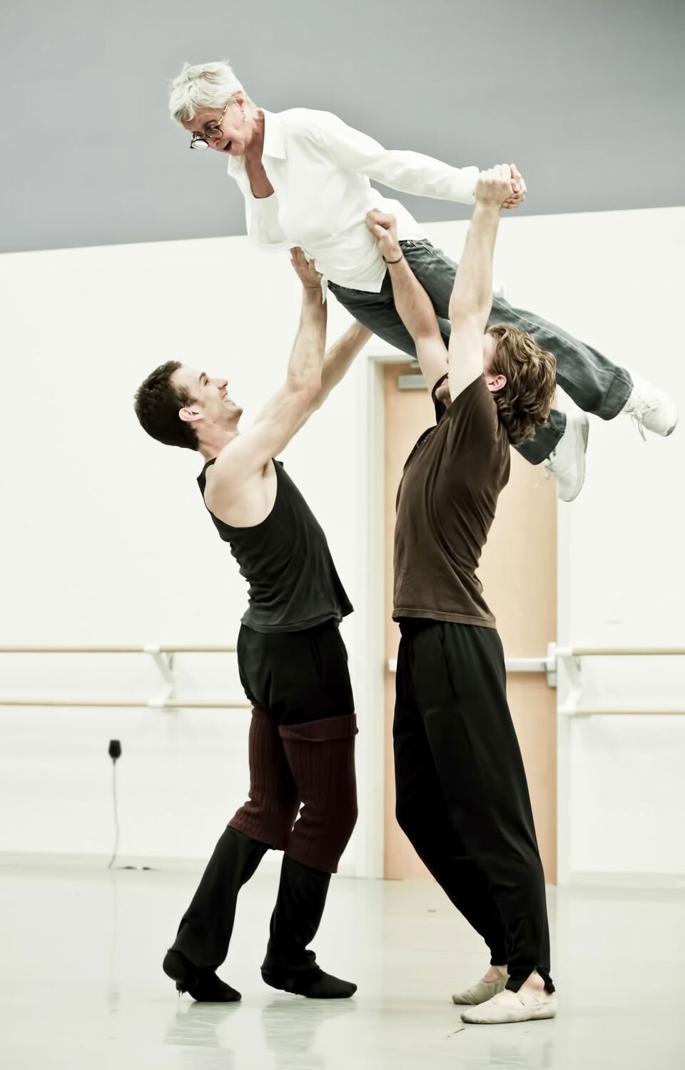 Rapport-Twyla with dancers.jpg