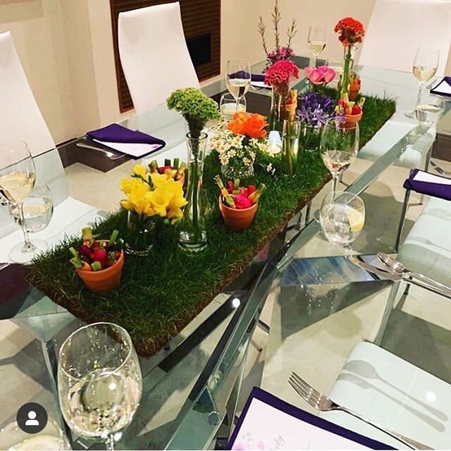 Thank you for the tag @lobbiesandlouis of your beautiful spring dinner table setting from previous dinner parties. 
We love how you have used our WowGrass as a centrepiece and it looks great with all of the colours. 💚
.
.
#events #venuetransformatio