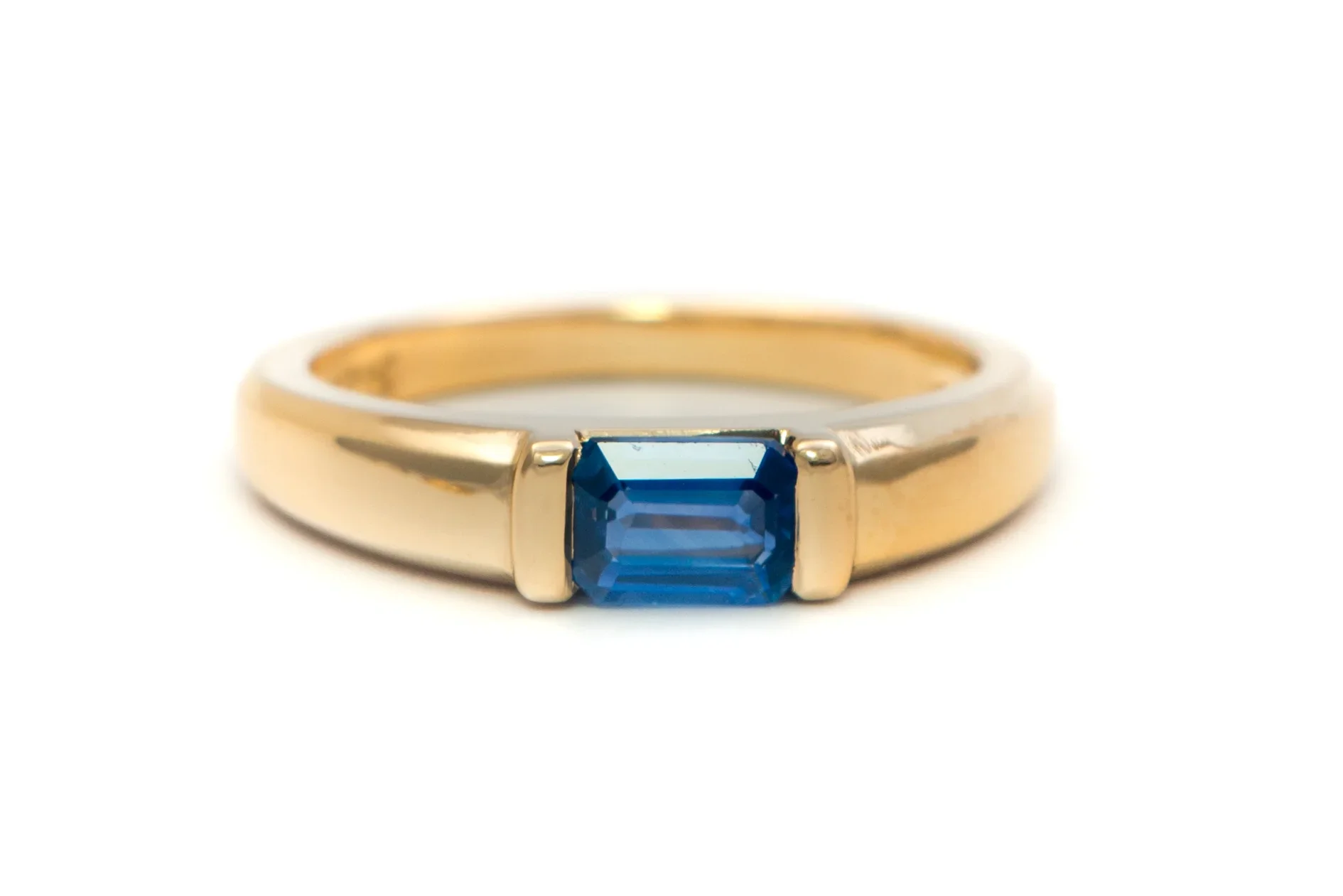 Sapphire-18kGold-Taylor.webp