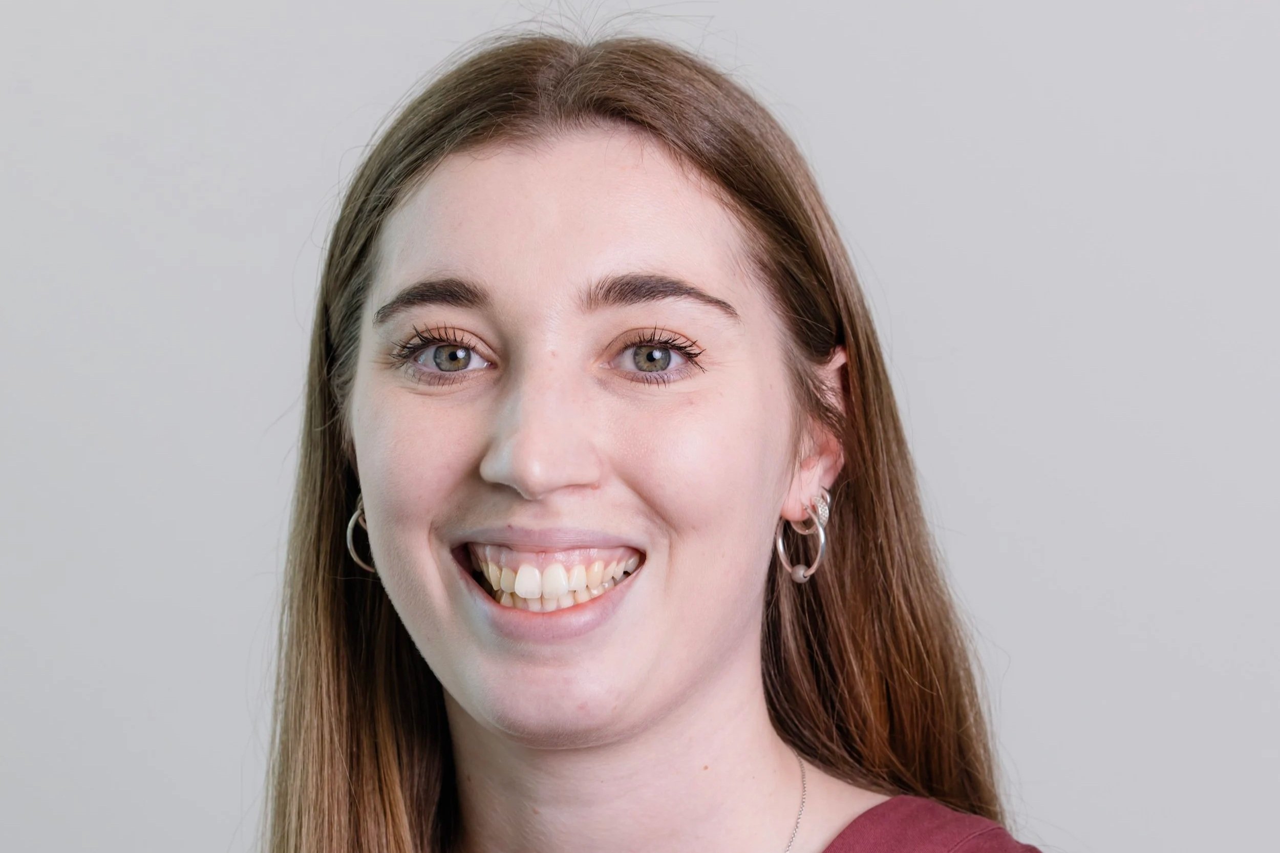 Headshot of Dr Kellie Veen, with long brown hair