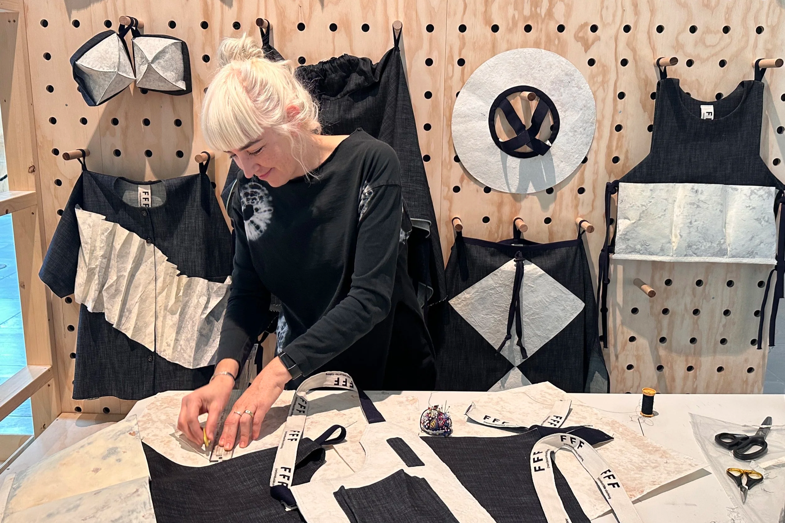 FASHION EMERGENCE[Y]: Make your own mycelium bag