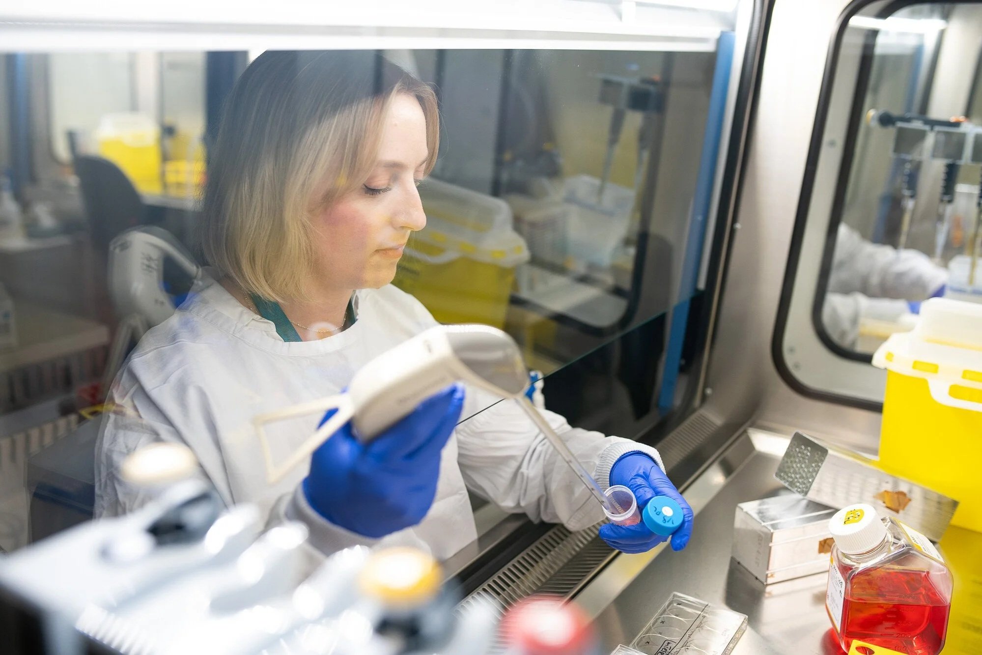 Rhiannon Werder in a science lab.