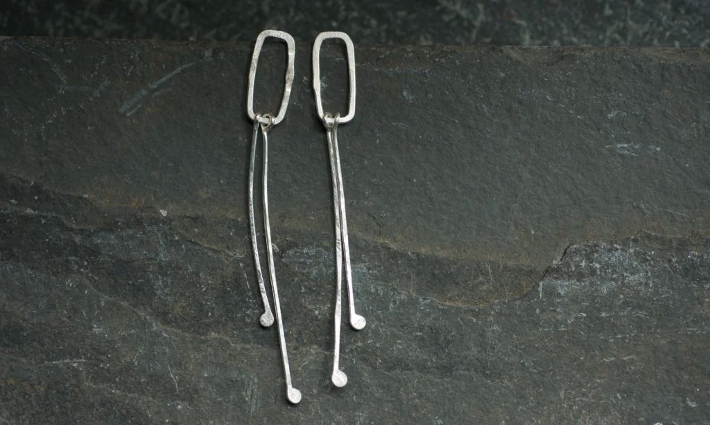 SYNTHESIS SIMPLE DROP EARRINGS