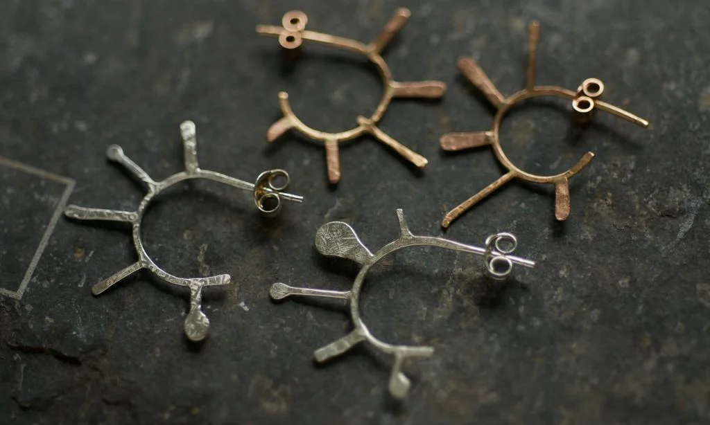 MINI LICHEN SUNBURST HOOPS