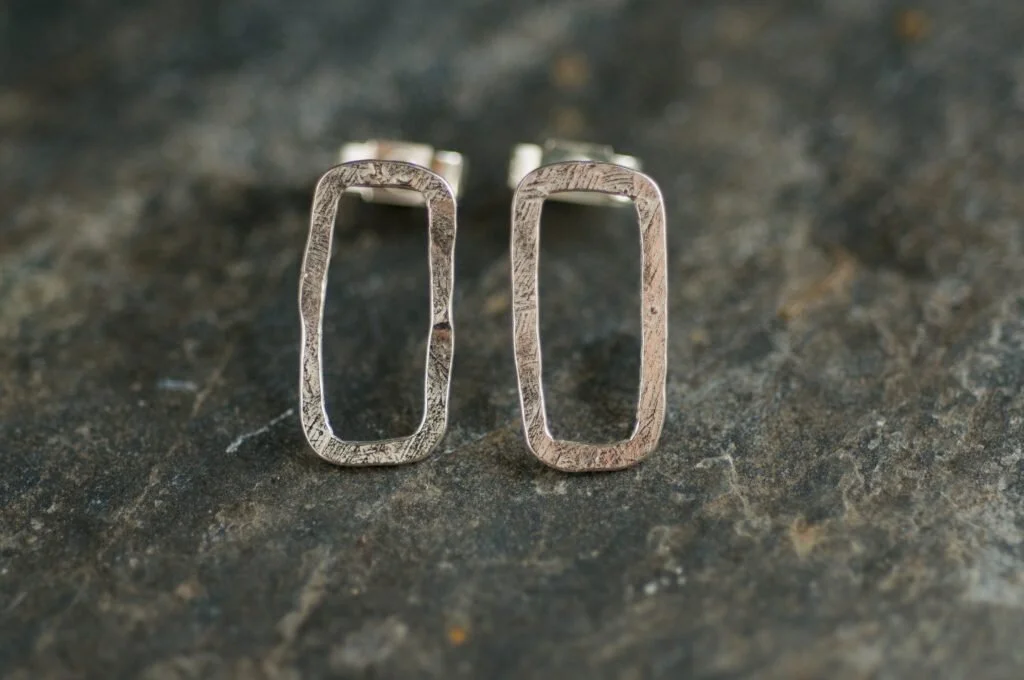 RECTANGULAR STUD EARRINGS