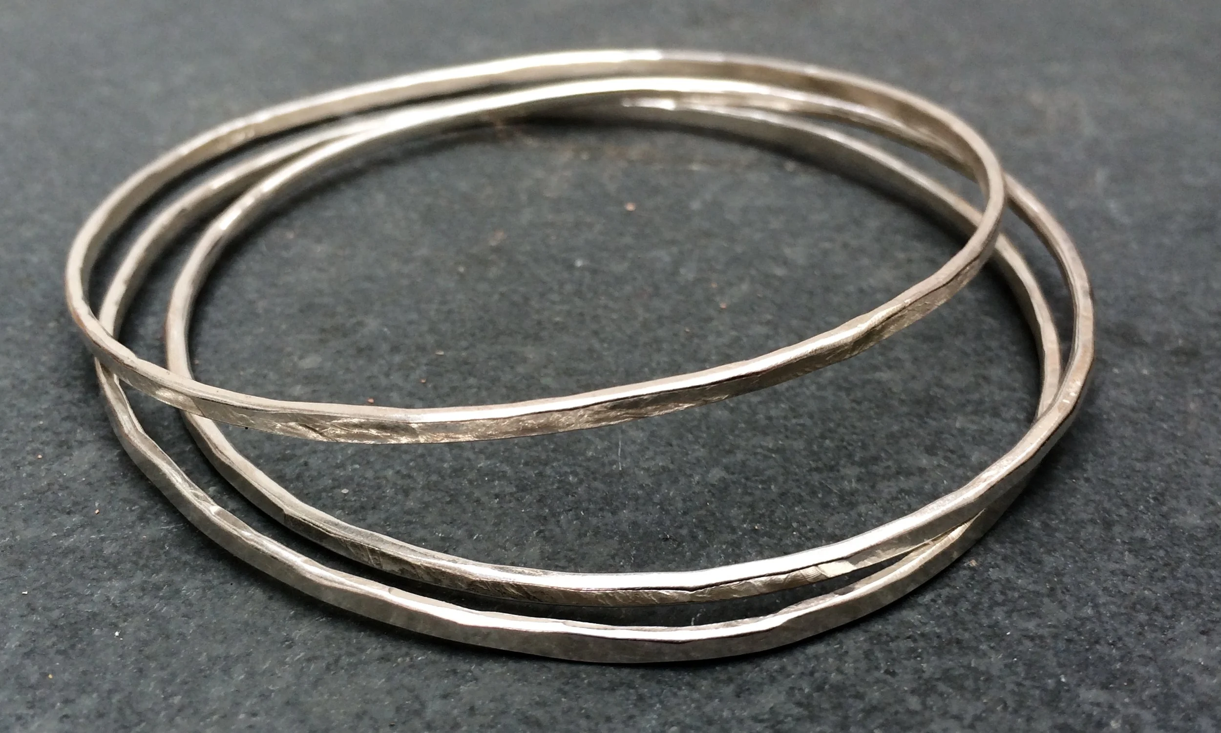 SIMPLE FINE BANGLE