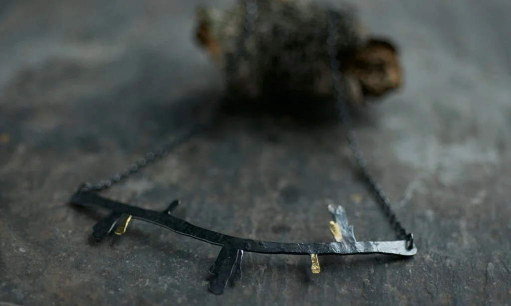 LICHEN BAR NECKLACE