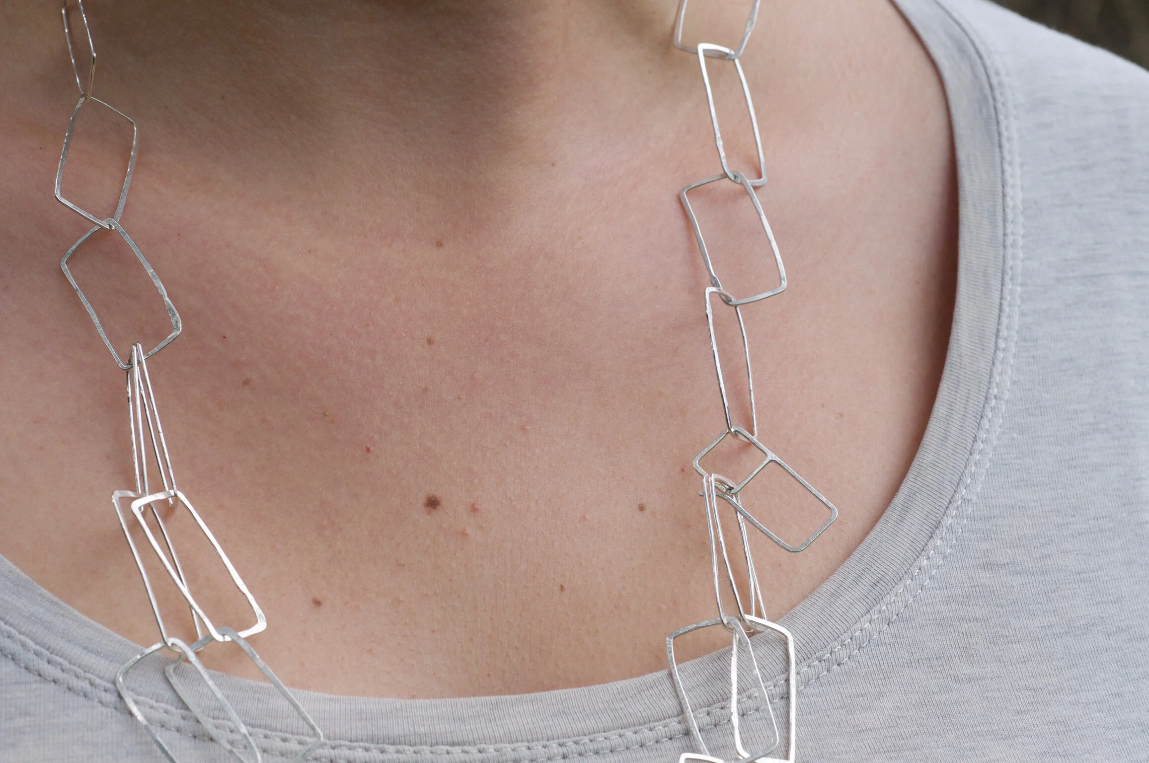 Detail Monolith triple necklace