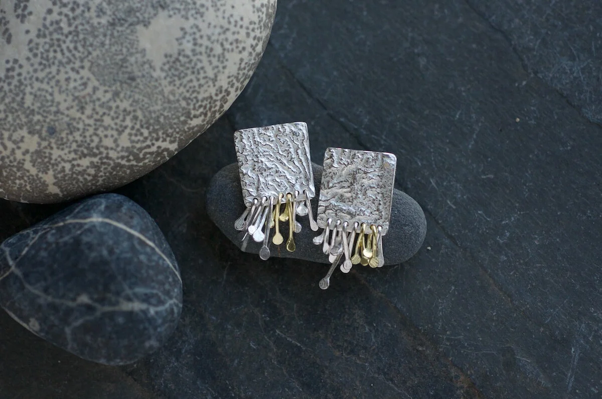 SYNTHESIS EARRINGS WITH LICHEN CLUSTERS