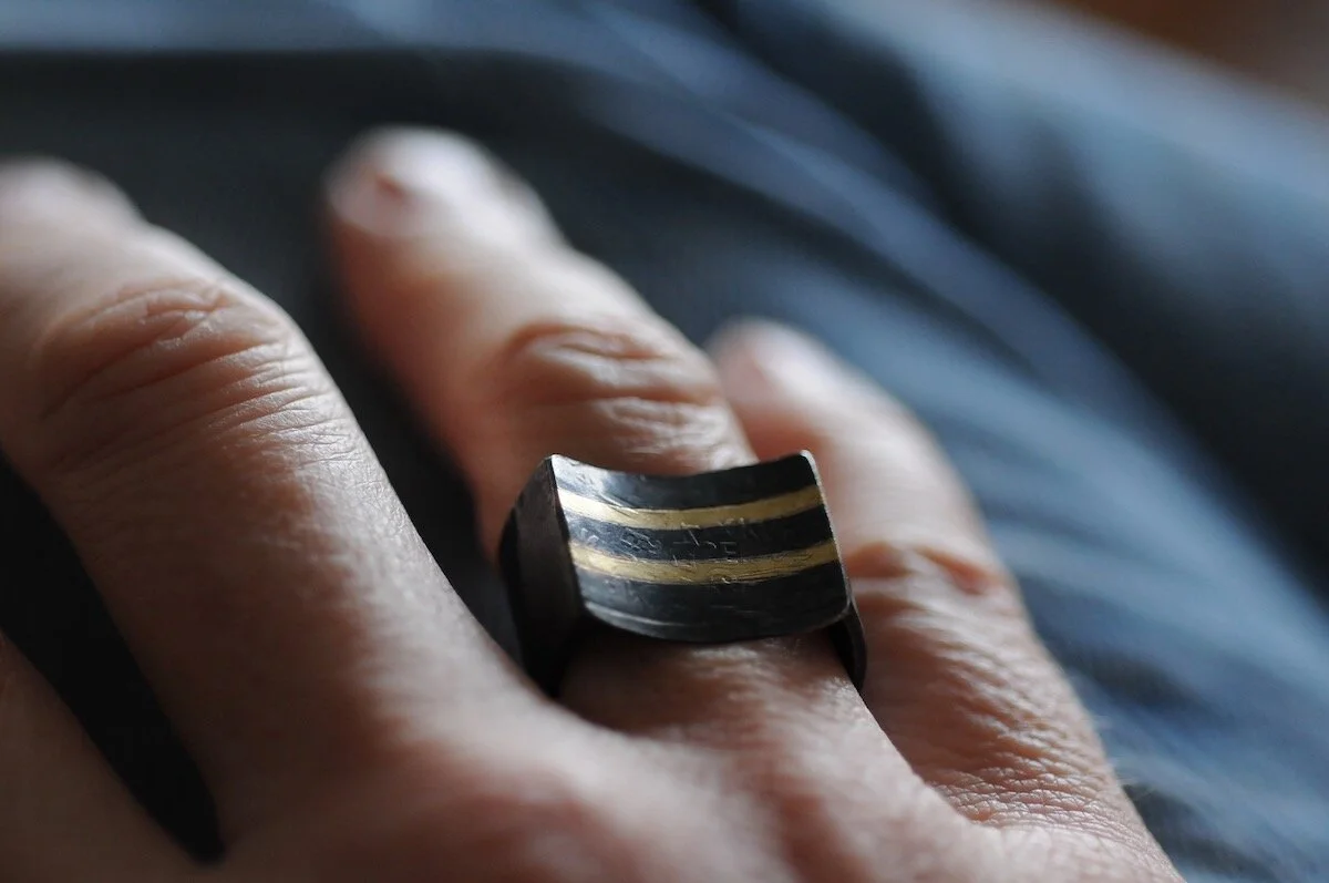 STATEMENT MONOLITH STRIPE RING