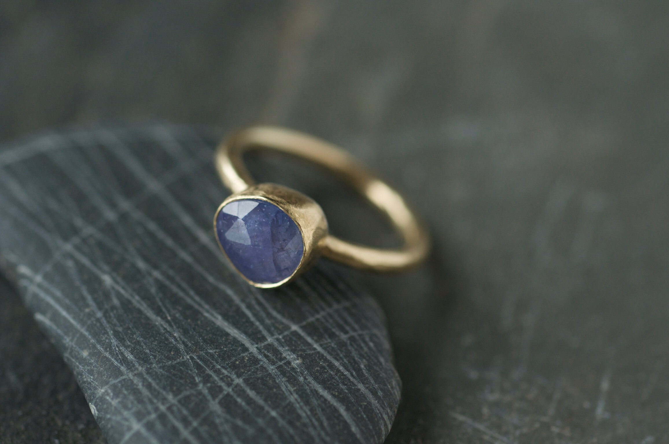 Contemporary gold and tanzanite ring