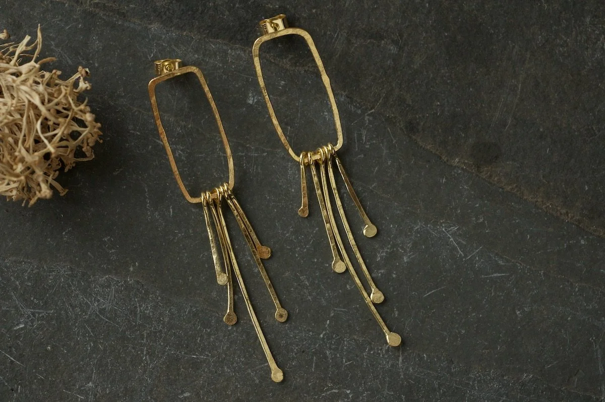 ELEGANT GOLD SYNTHESIS EARRINGS