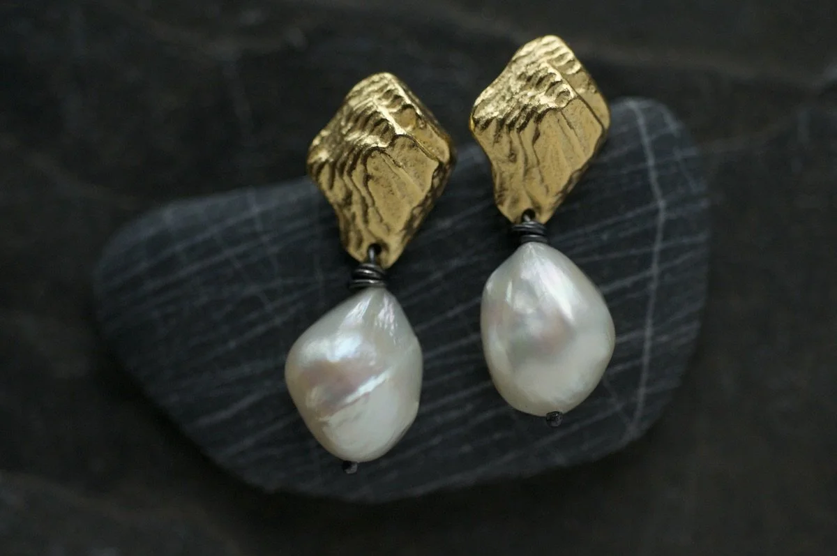 Gold and fresh water pearl earrings