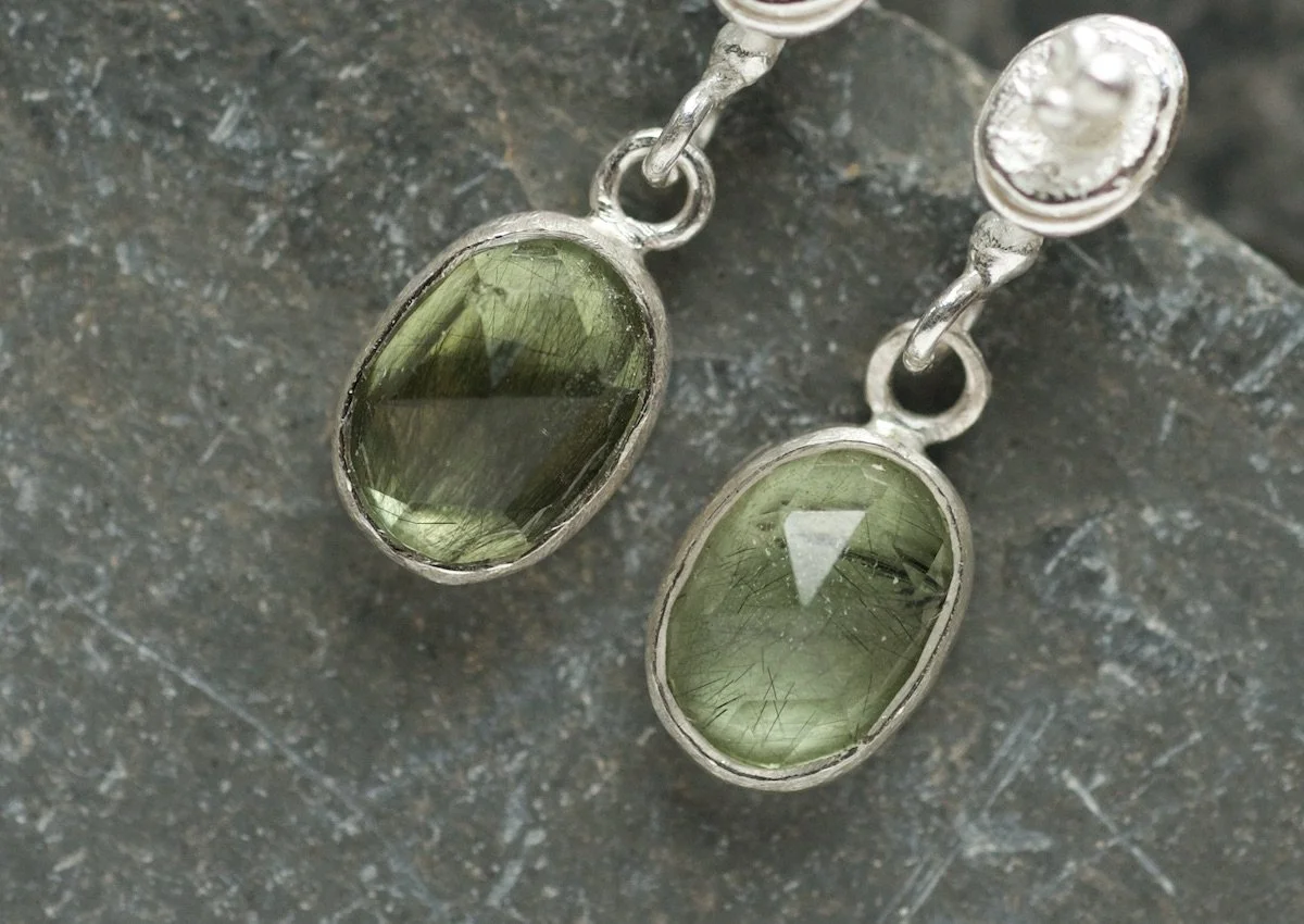 Faceted peridot with ludwigite